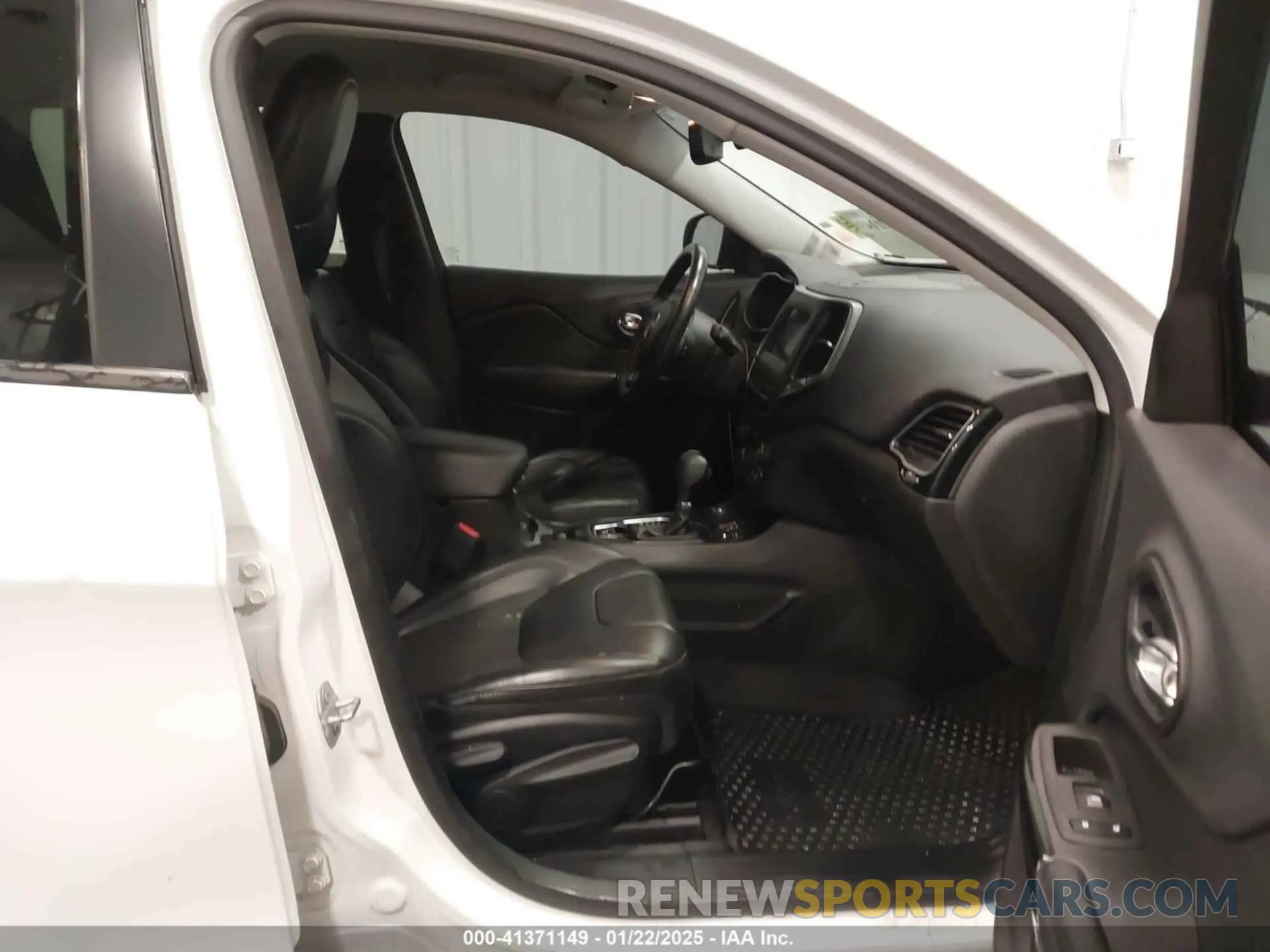 5 fotografías del automóvil dañado 1C4PJMLB2KD294626 JEEP CHEROKEE 2019