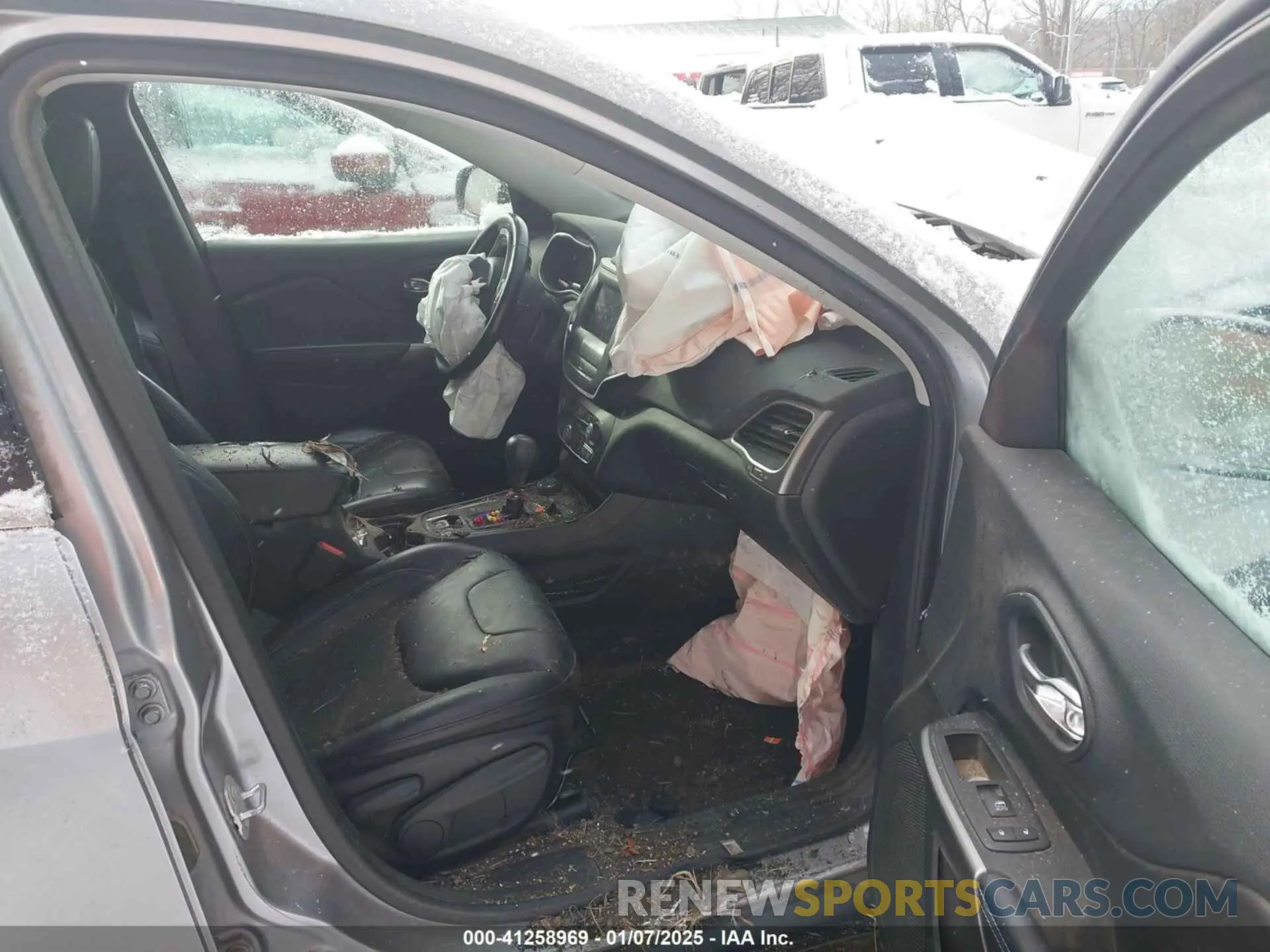 5 fotografías del automóvil dañado 1C4PJMLB3KD173054 JEEP CHEROKEE 2019