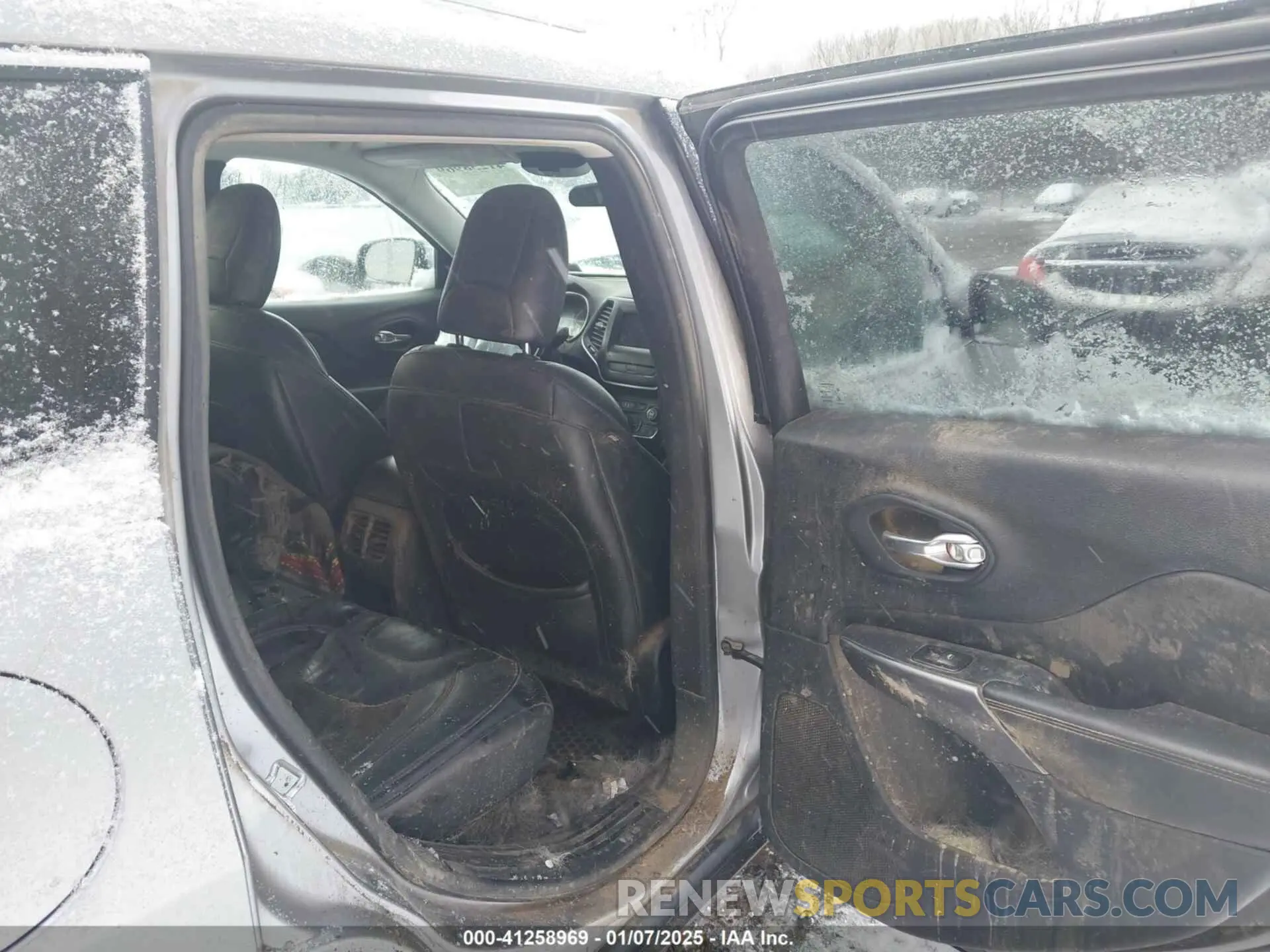 8 fotografías del automóvil dañado 1C4PJMLB3KD173054 JEEP CHEROKEE 2019