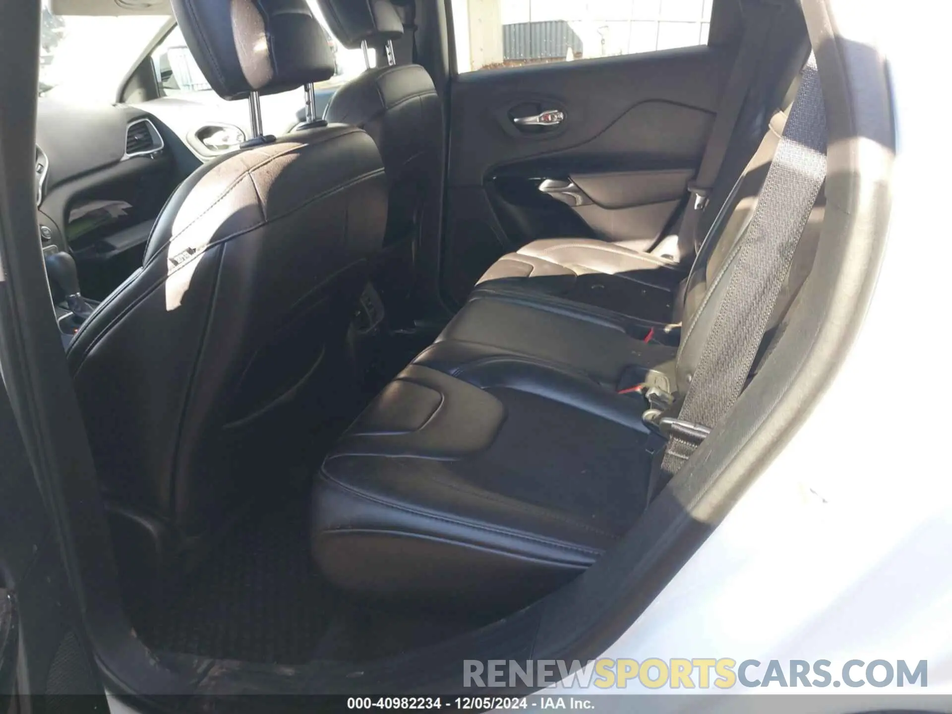 8 fotografías del automóvil dañado 1C4PJMLB4KD321809 JEEP CHEROKEE 2019