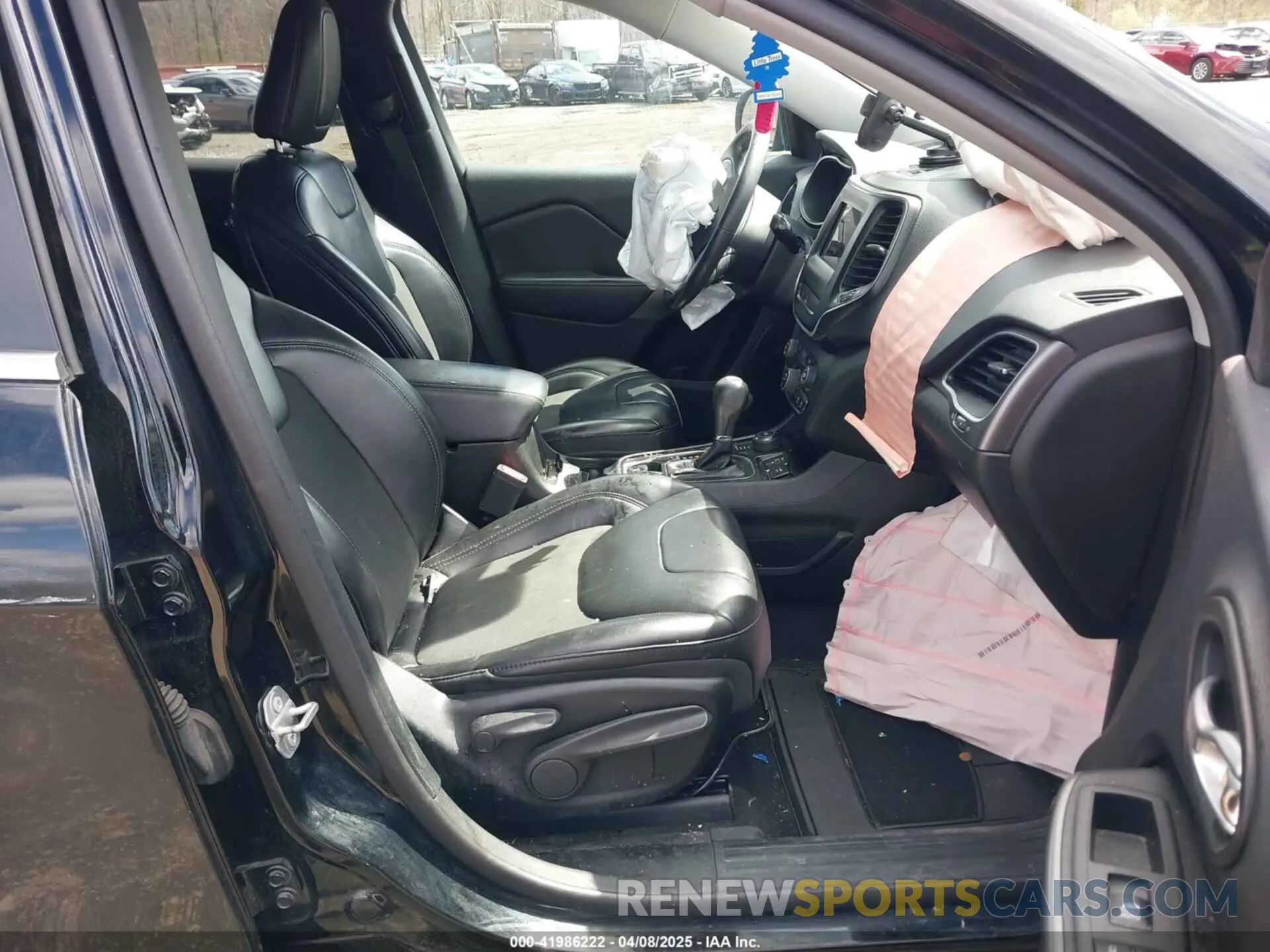 5 fotografías del automóvil dañado 1C4PJMLB8KD289446 JEEP CHEROKEE 2019