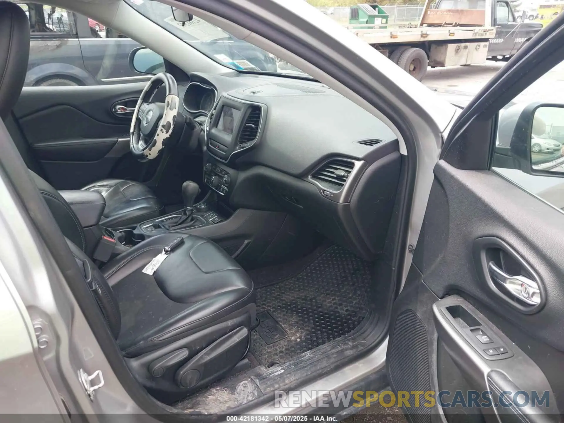 5 fotografías del automóvil dañado 1C4PJMLB9KD104059 JEEP CHEROKEE 2019
