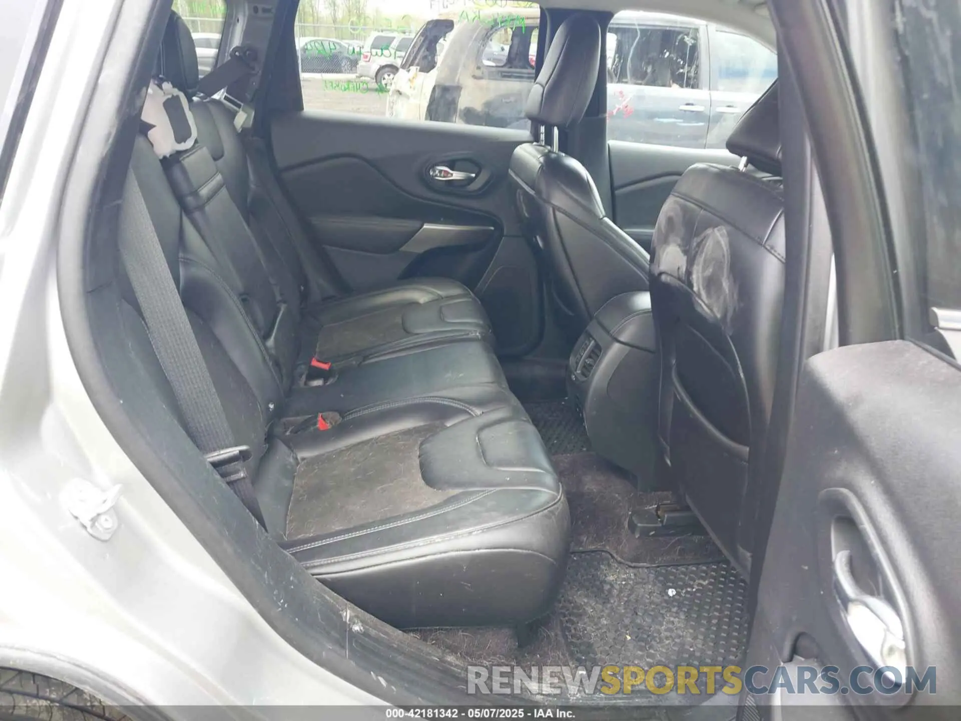 8 fotografías del automóvil dañado 1C4PJMLB9KD104059 JEEP CHEROKEE 2019