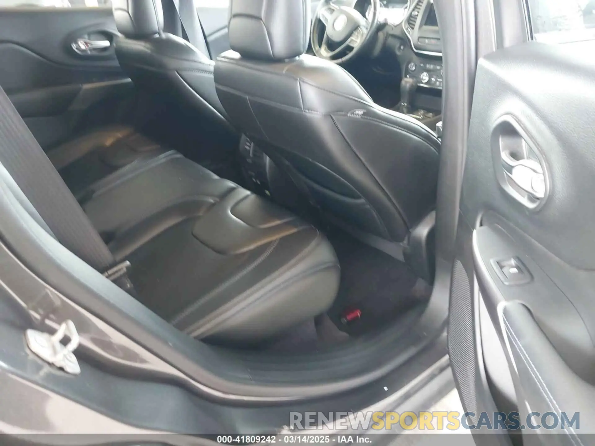 8 fotografías del automóvil dañado 1C4PJMLX0KD108416 JEEP CHEROKEE 2019