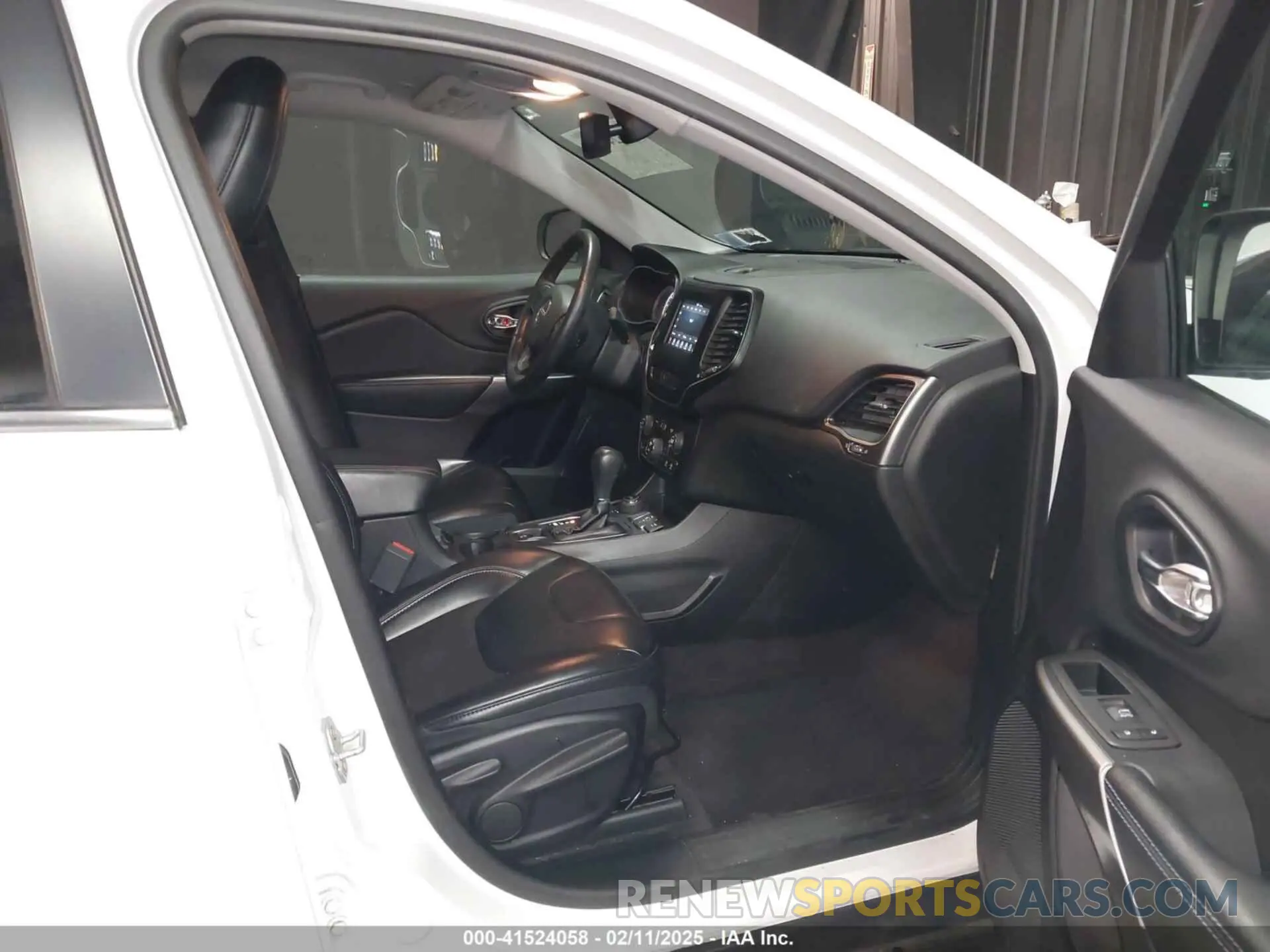 5 fotografías del automóvil dañado 1C4PJMLX4KD232091 JEEP CHEROKEE 2019