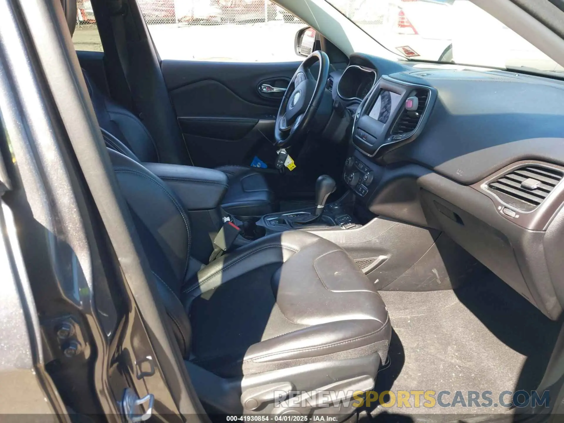 5 fotografías del automóvil dañado 1C4PJMLX5KD456471 JEEP CHEROKEE 2019