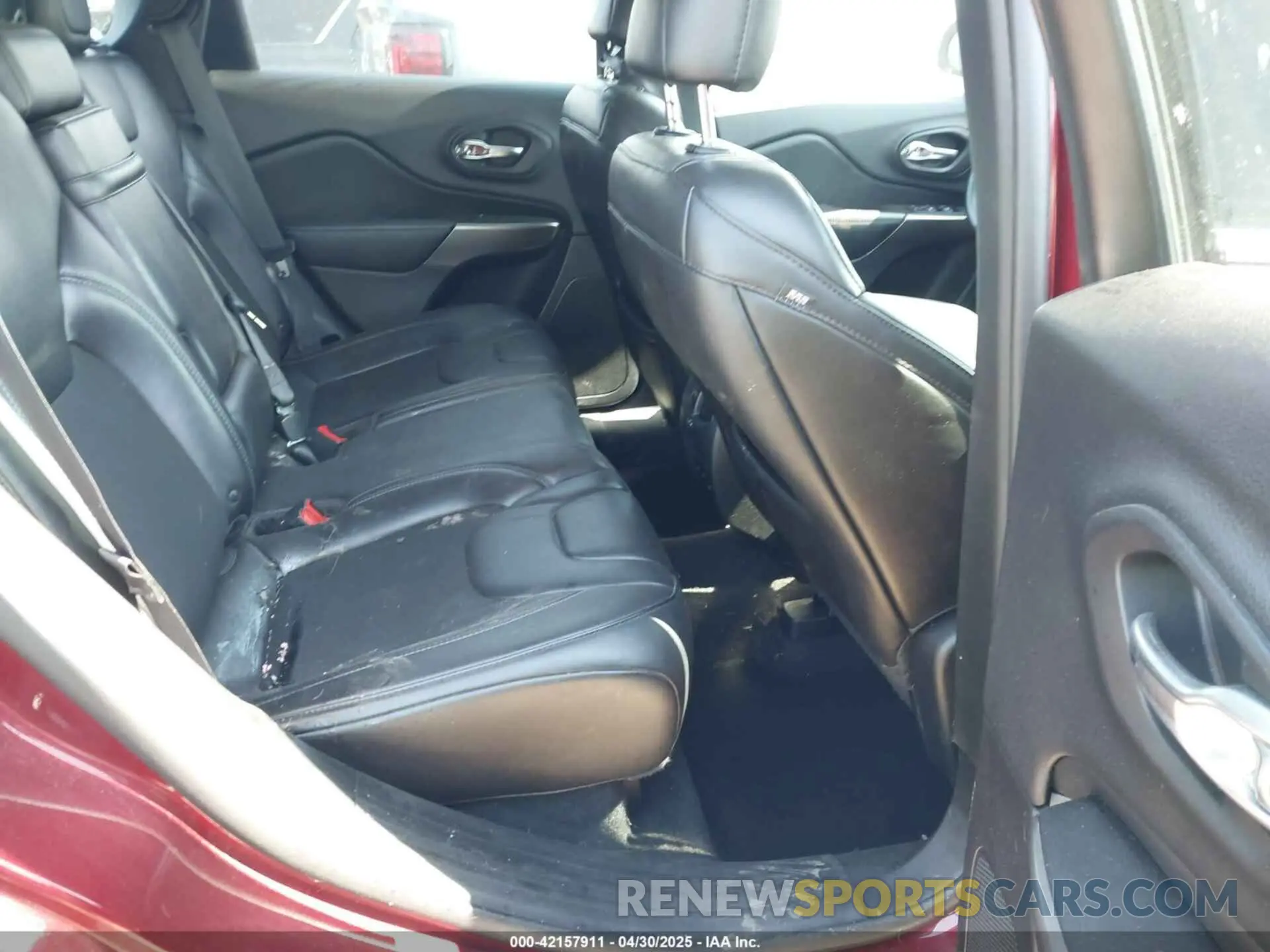 8 fotografías del automóvil dañado 1C4PJMLX7KD252805 JEEP CHEROKEE 2019