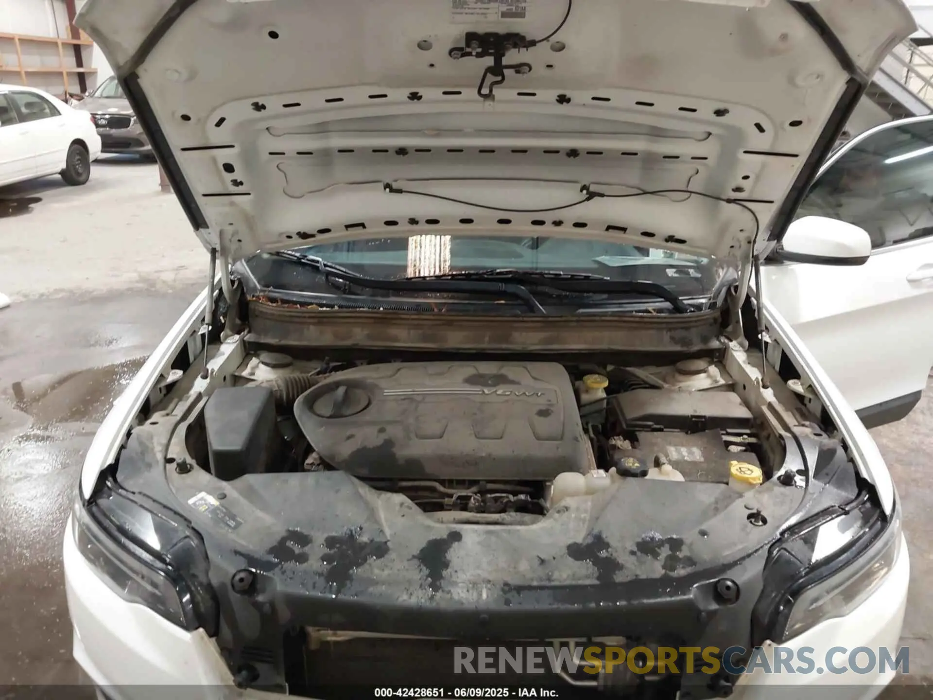 10 fotografías del automóvil dañado 1C4PJMLX8KD484233 JEEP CHEROKEE 2019