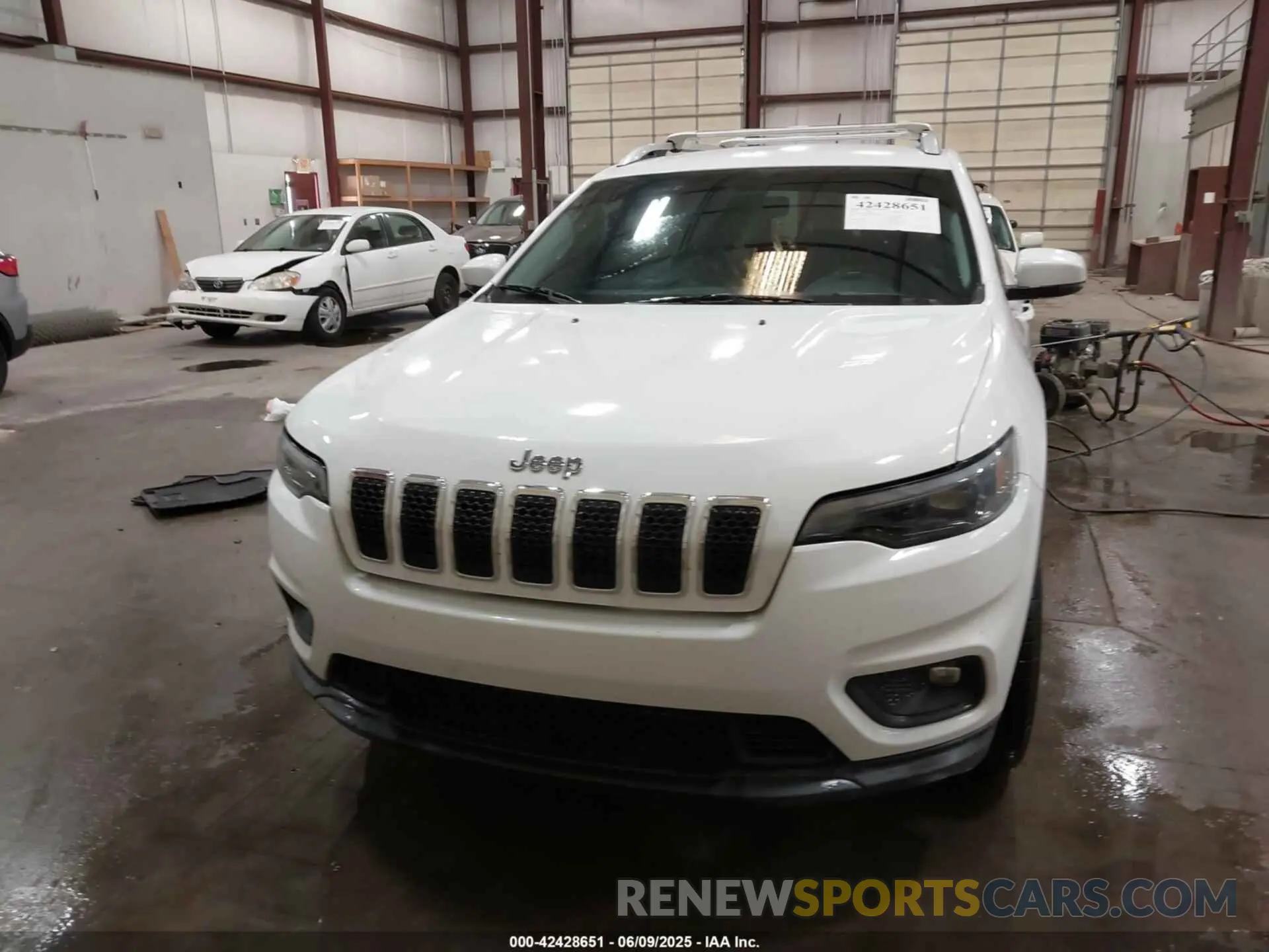 12 fotografías del automóvil dañado 1C4PJMLX8KD484233 JEEP CHEROKEE 2019