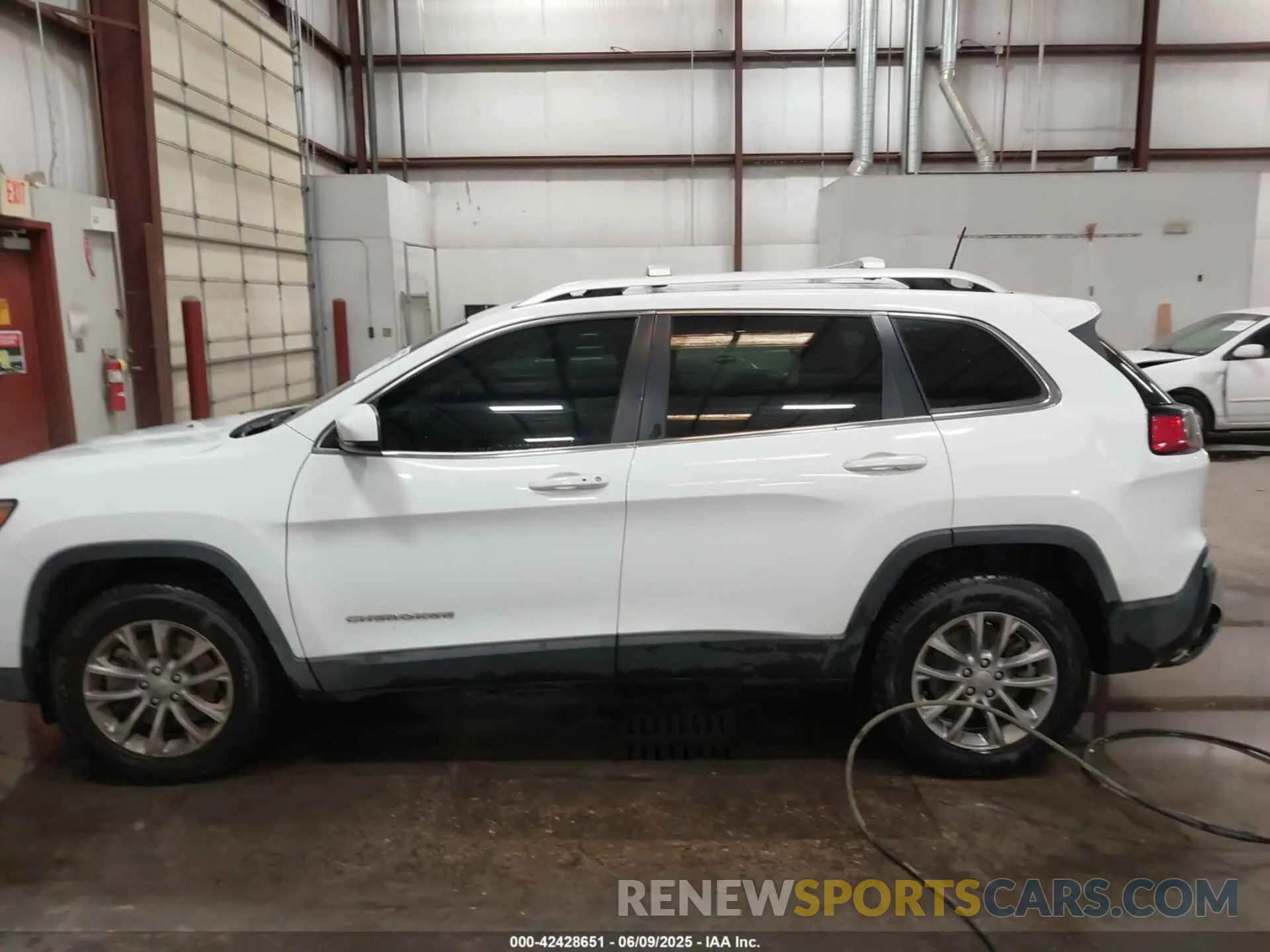 14 fotografías del automóvil dañado 1C4PJMLX8KD484233 JEEP CHEROKEE 2019
