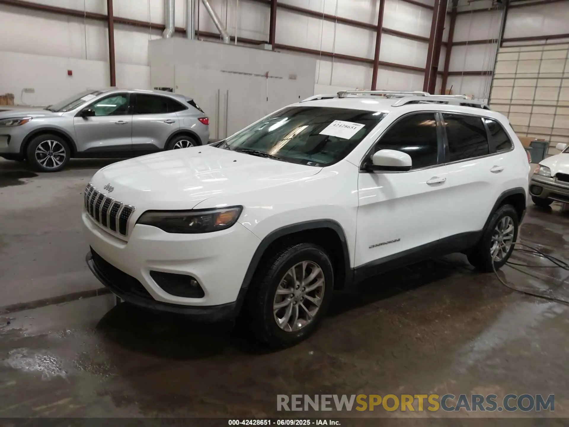 2 fotografías del automóvil dañado 1C4PJMLX8KD484233 JEEP CHEROKEE 2019