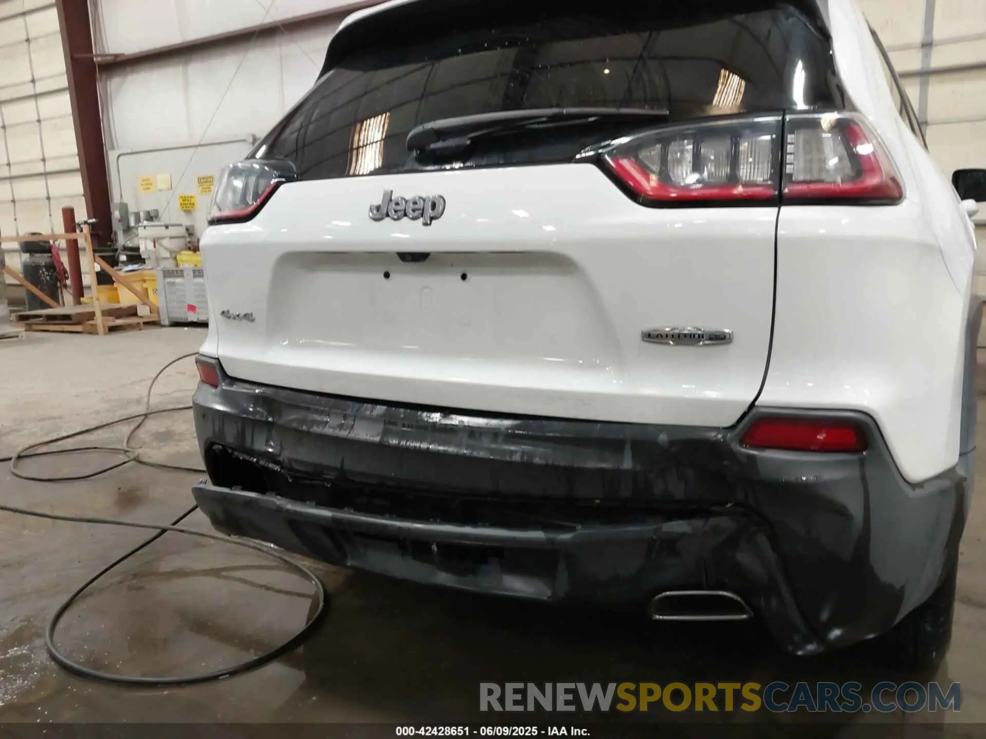 6 fotografías del automóvil dañado 1C4PJMLX8KD484233 JEEP CHEROKEE 2019