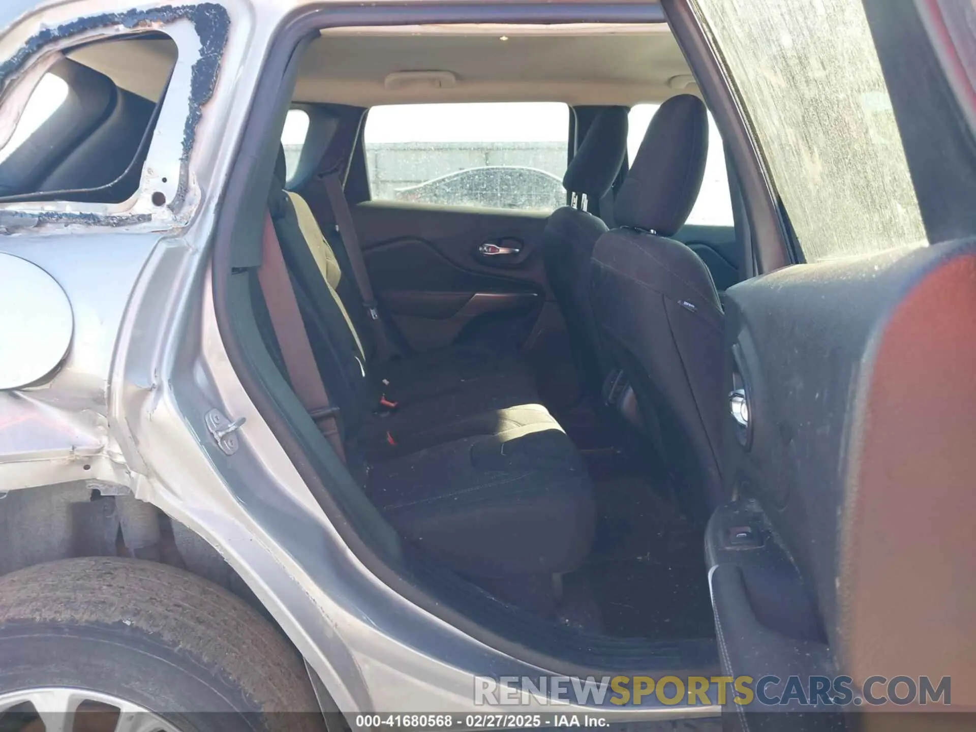 8 fotografías del automóvil dañado 1C4PJLCB0LD536471 JEEP CHEROKEE 2020
