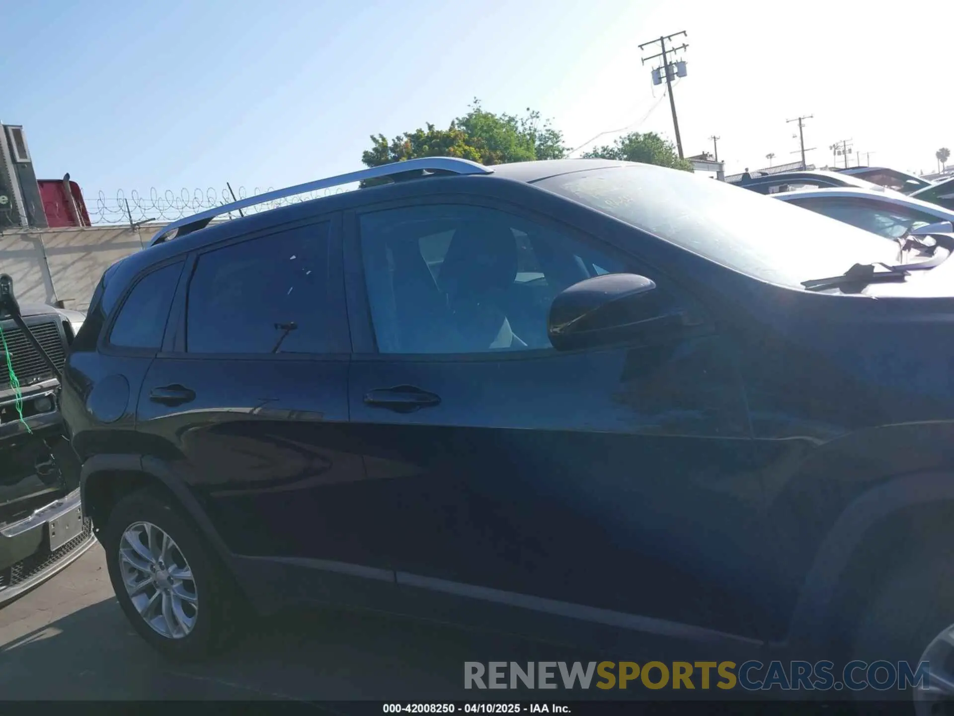 14 fotografías del automóvil dañado 1C4PJLCB0LD542349 JEEP CHEROKEE 2020