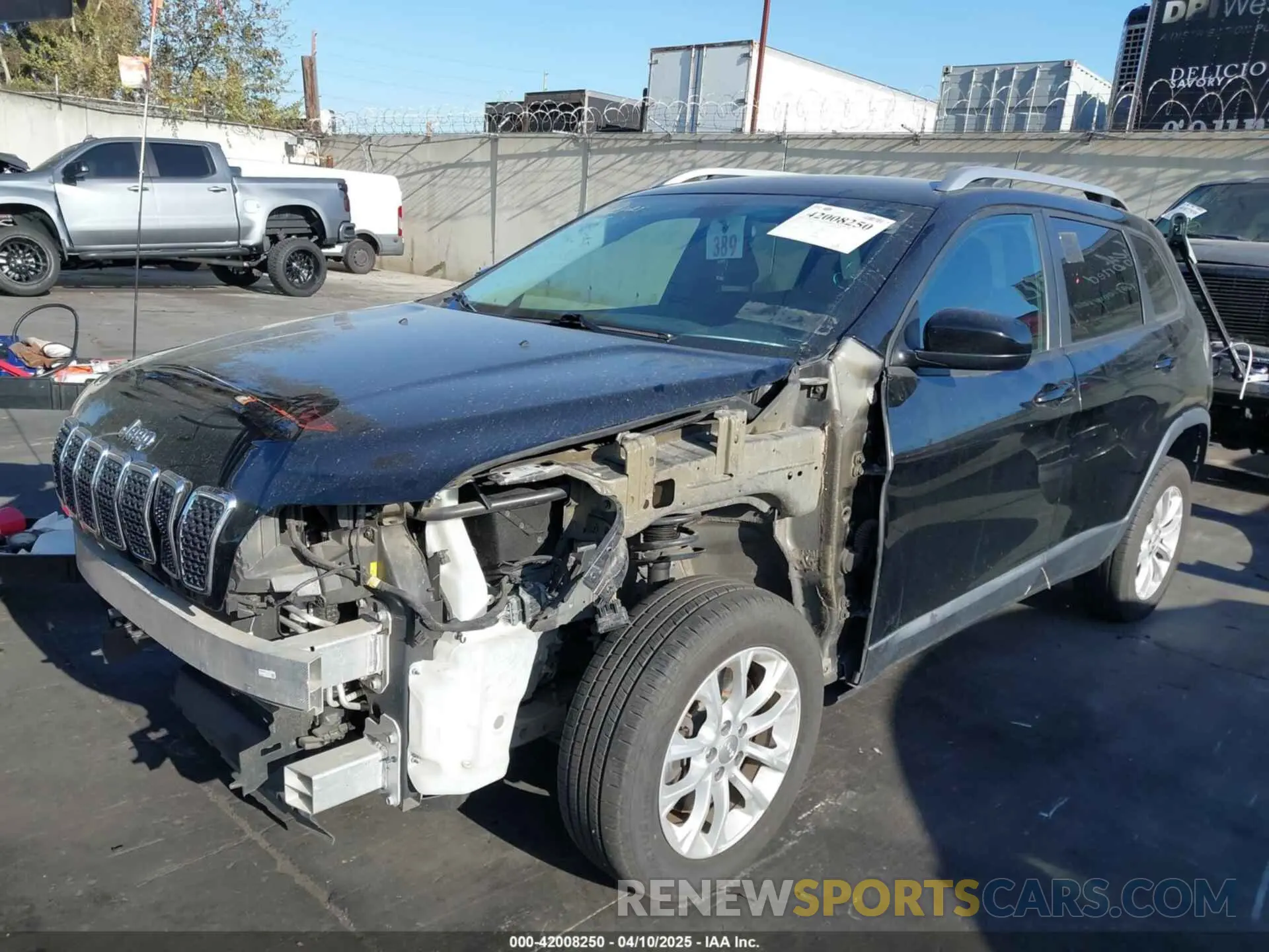 2 fotografías del automóvil dañado 1C4PJLCB0LD542349 JEEP CHEROKEE 2020
