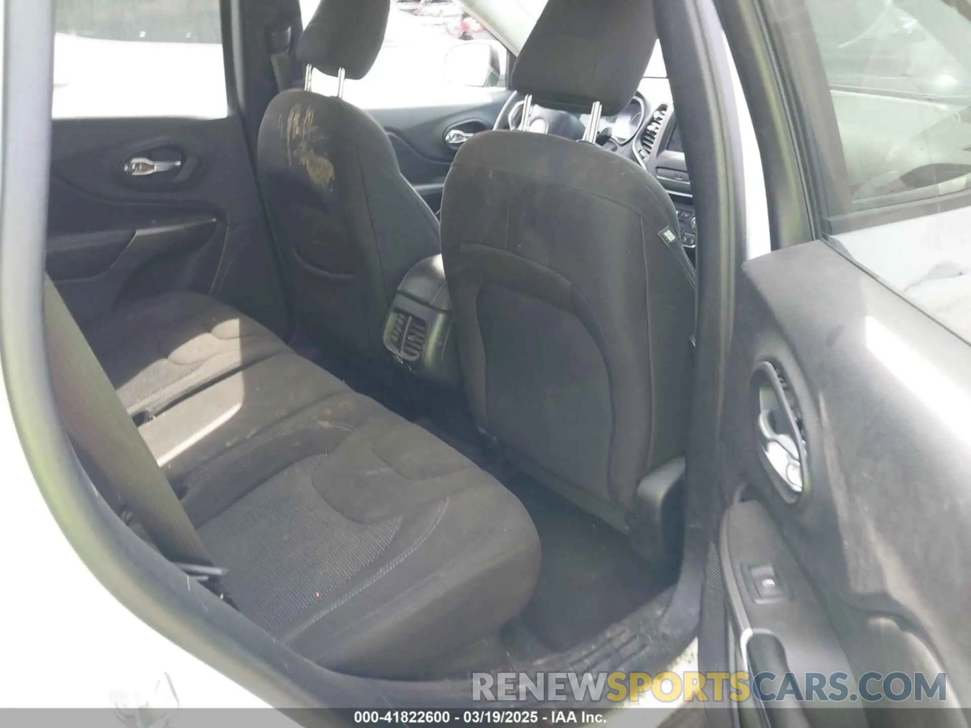 8 fotografías del automóvil dañado 1C4PJLCB1LD596646 JEEP CHEROKEE 2020