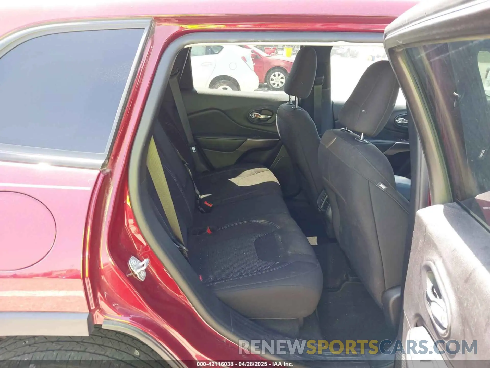 8 fotografías del automóvil dañado 1C4PJLCB4LD615142 JEEP CHEROKEE 2020