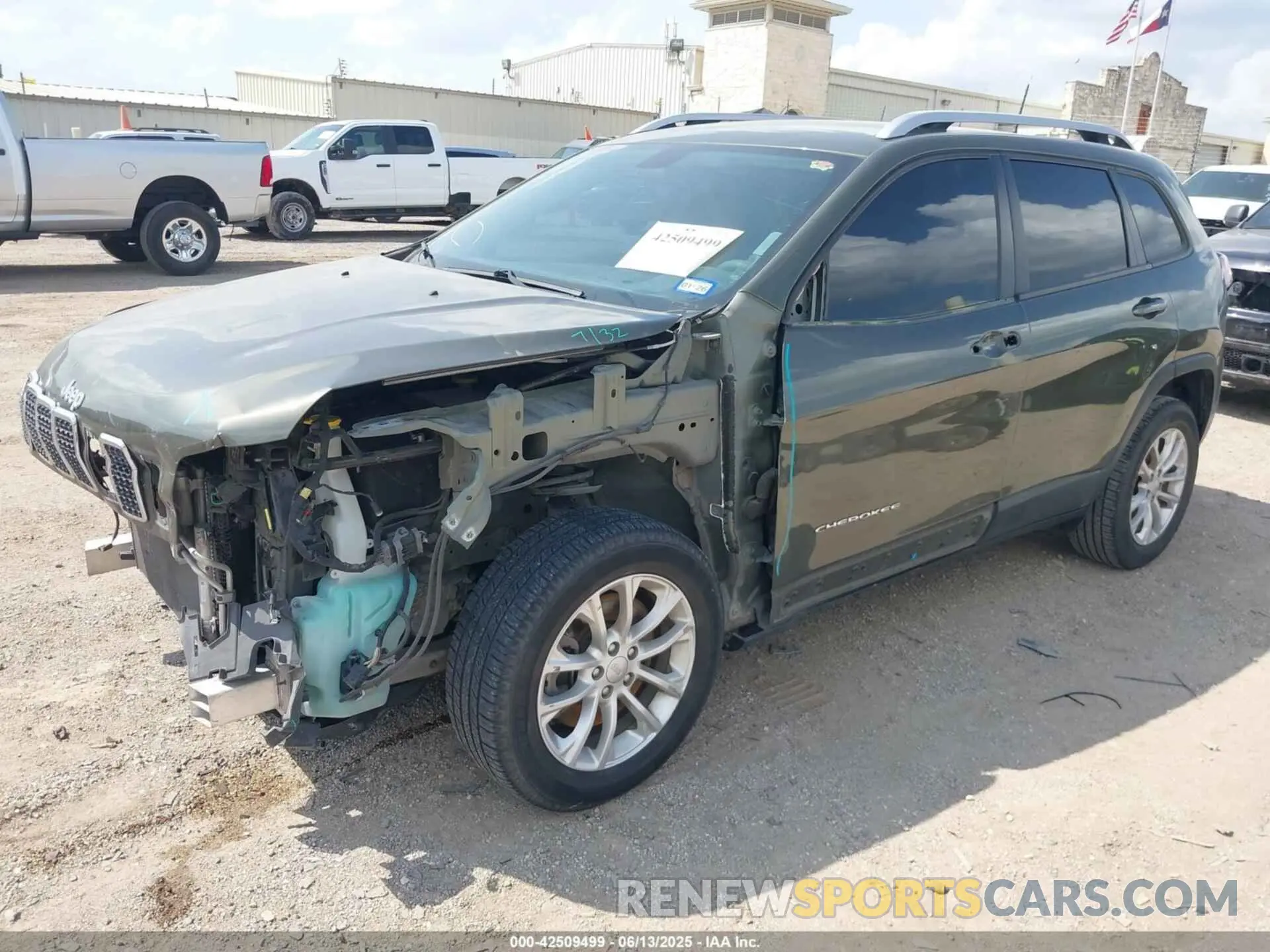 2 fotografías del automóvil dañado 1C4PJLCB5LD581311 JEEP CHEROKEE 2020