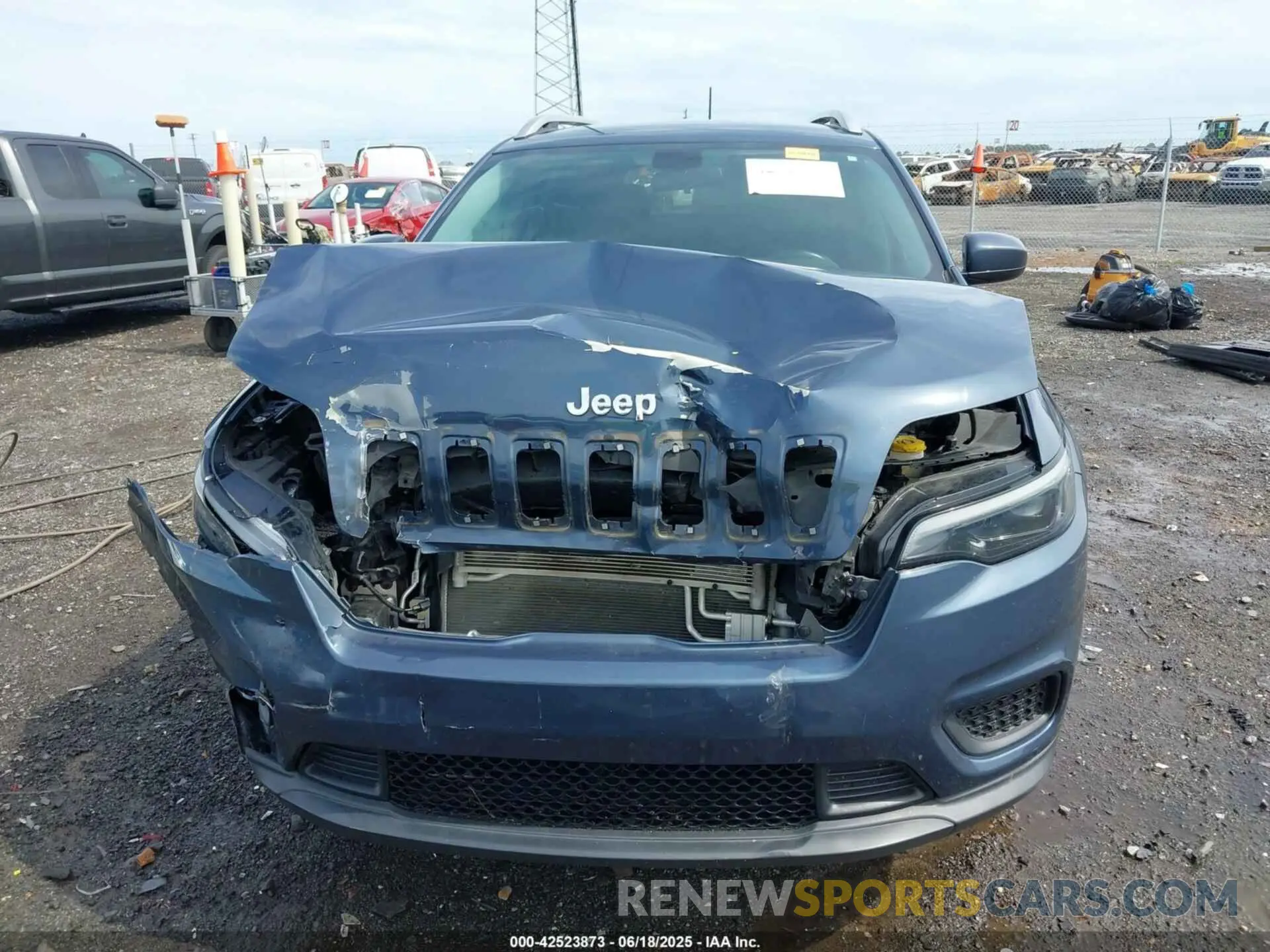 12 fotografías del automóvil dañado 1C4PJLCB7LD631903 JEEP CHEROKEE 2020