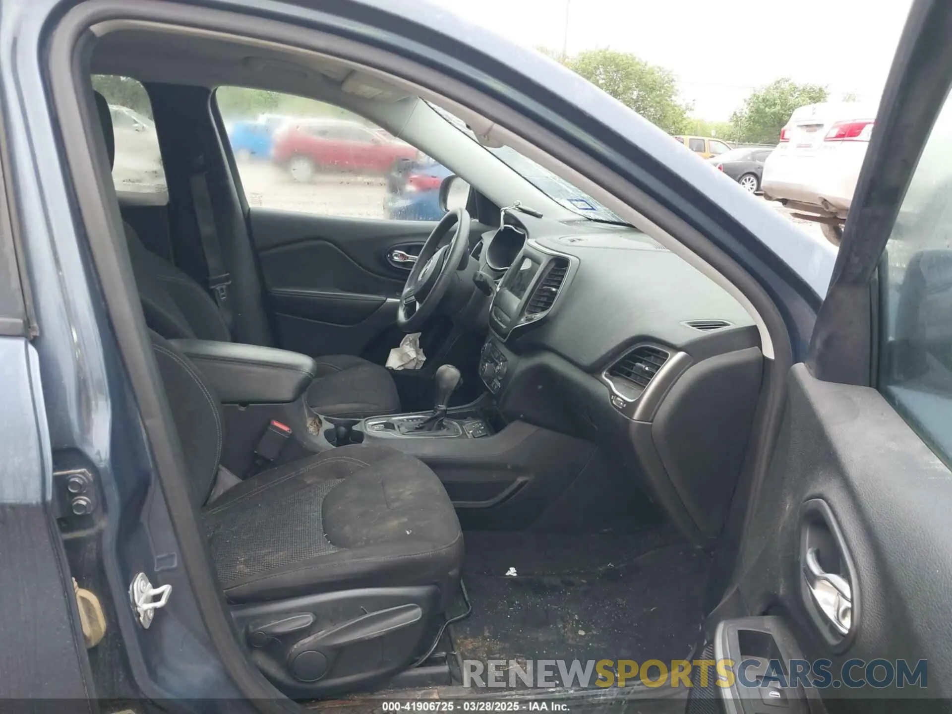 5 fotografías del automóvil dañado 1C4PJLCB9LD521757 JEEP CHEROKEE 2020