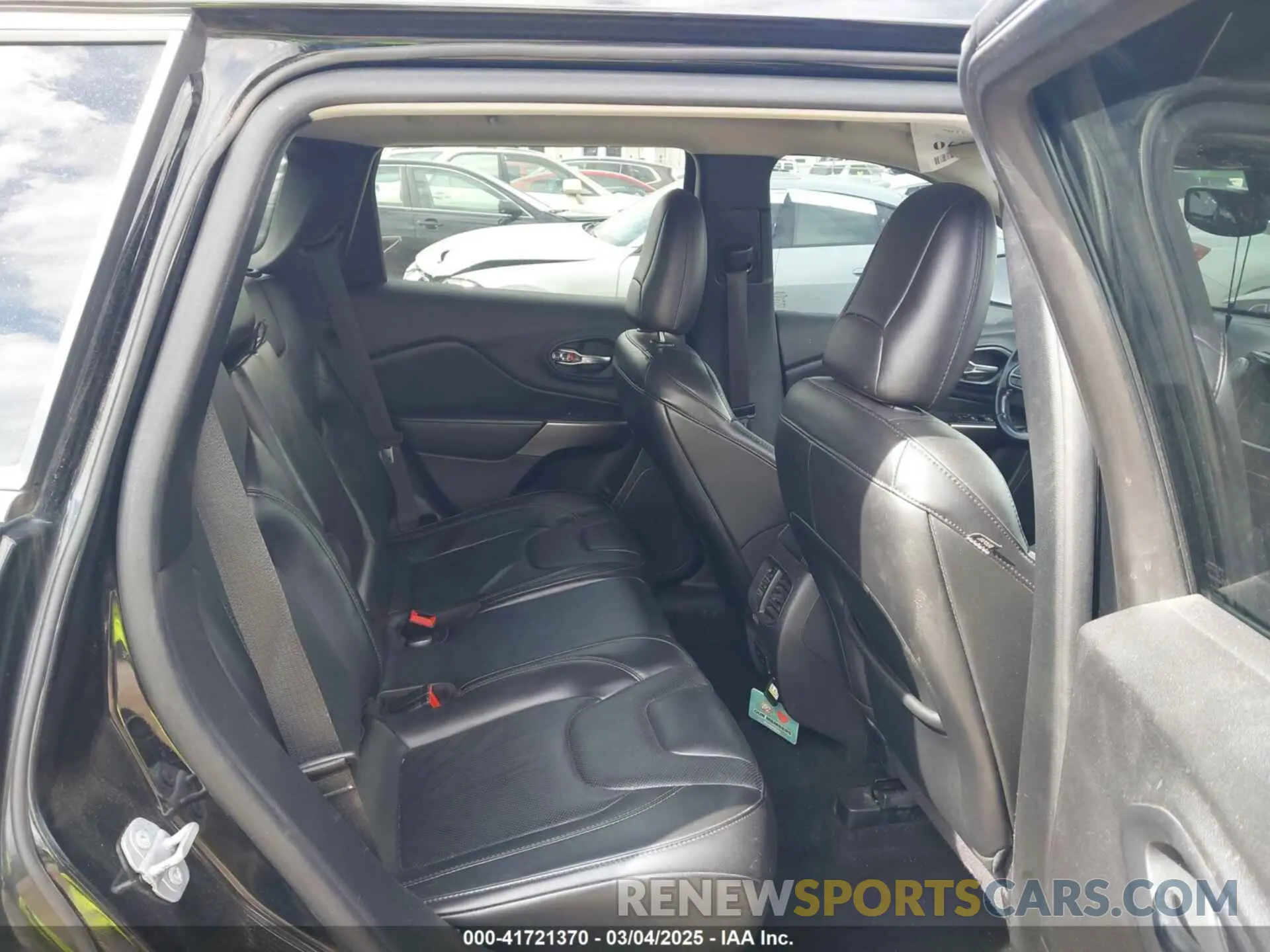 8 fotografías del automóvil dañado 1C4PJLDB0LD560770 JEEP CHEROKEE 2020