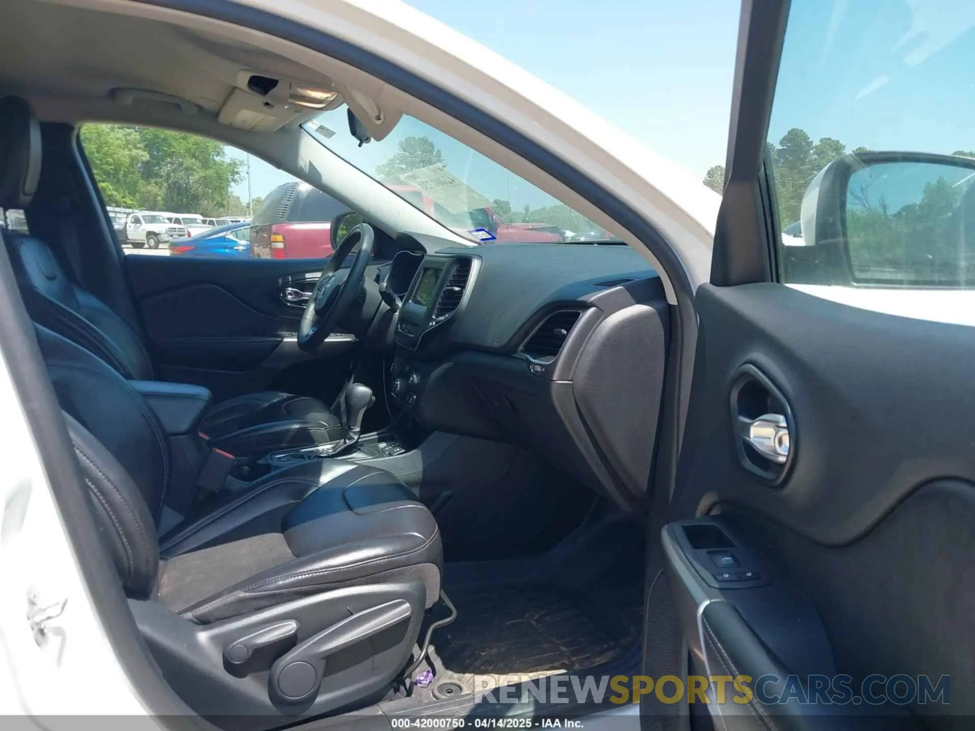 5 fotografías del automóvil dañado 1C4PJLLB5LD653768 JEEP CHEROKEE 2020