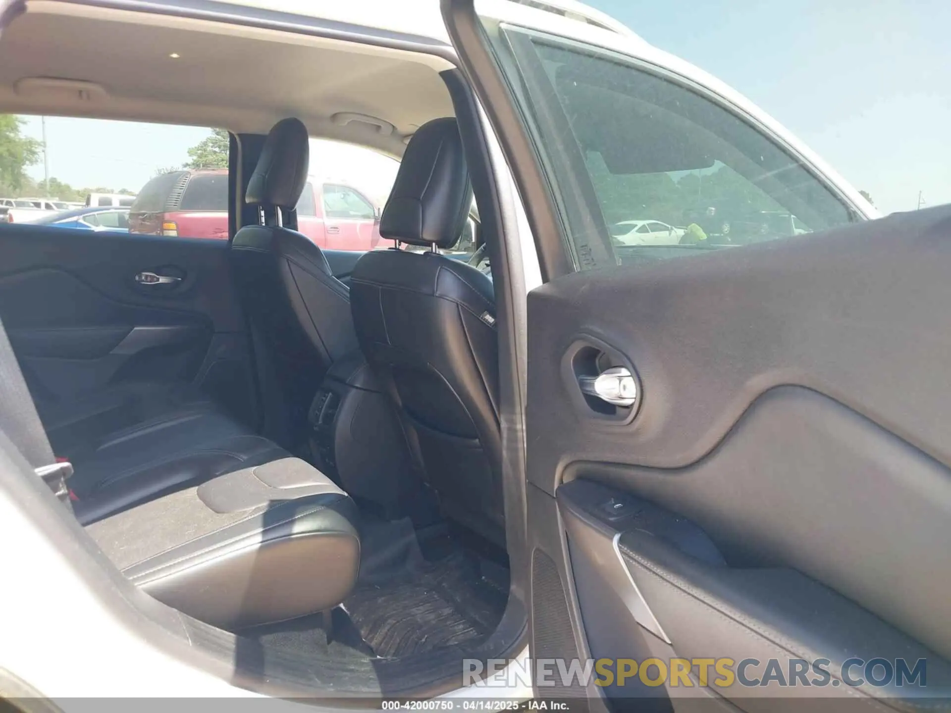 8 fotografías del automóvil dañado 1C4PJLLB5LD653768 JEEP CHEROKEE 2020