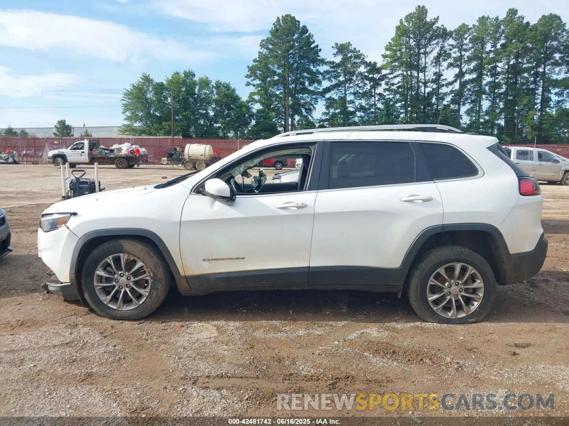 15 fotografías del automóvil dañado 1C4PJLLB7LD605575 JEEP CHEROKEE 2020