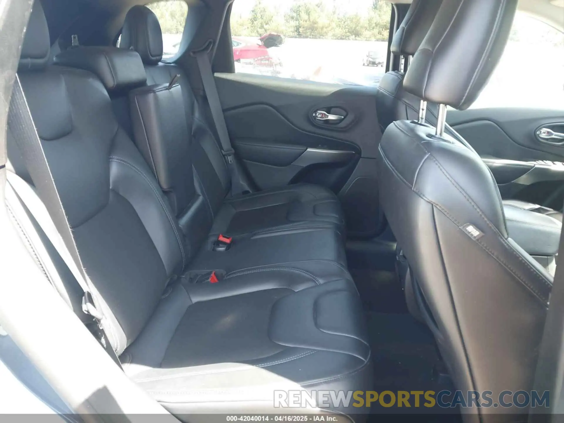 8 fotografías del automóvil dañado 1C4PJLLB9LD577827 JEEP CHEROKEE 2020