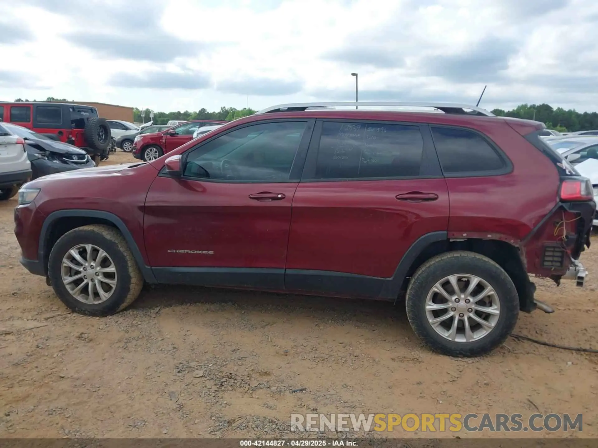 14 fotografías del automóvil dañado 1C4PJMCB7LD575600 JEEP CHEROKEE 2020