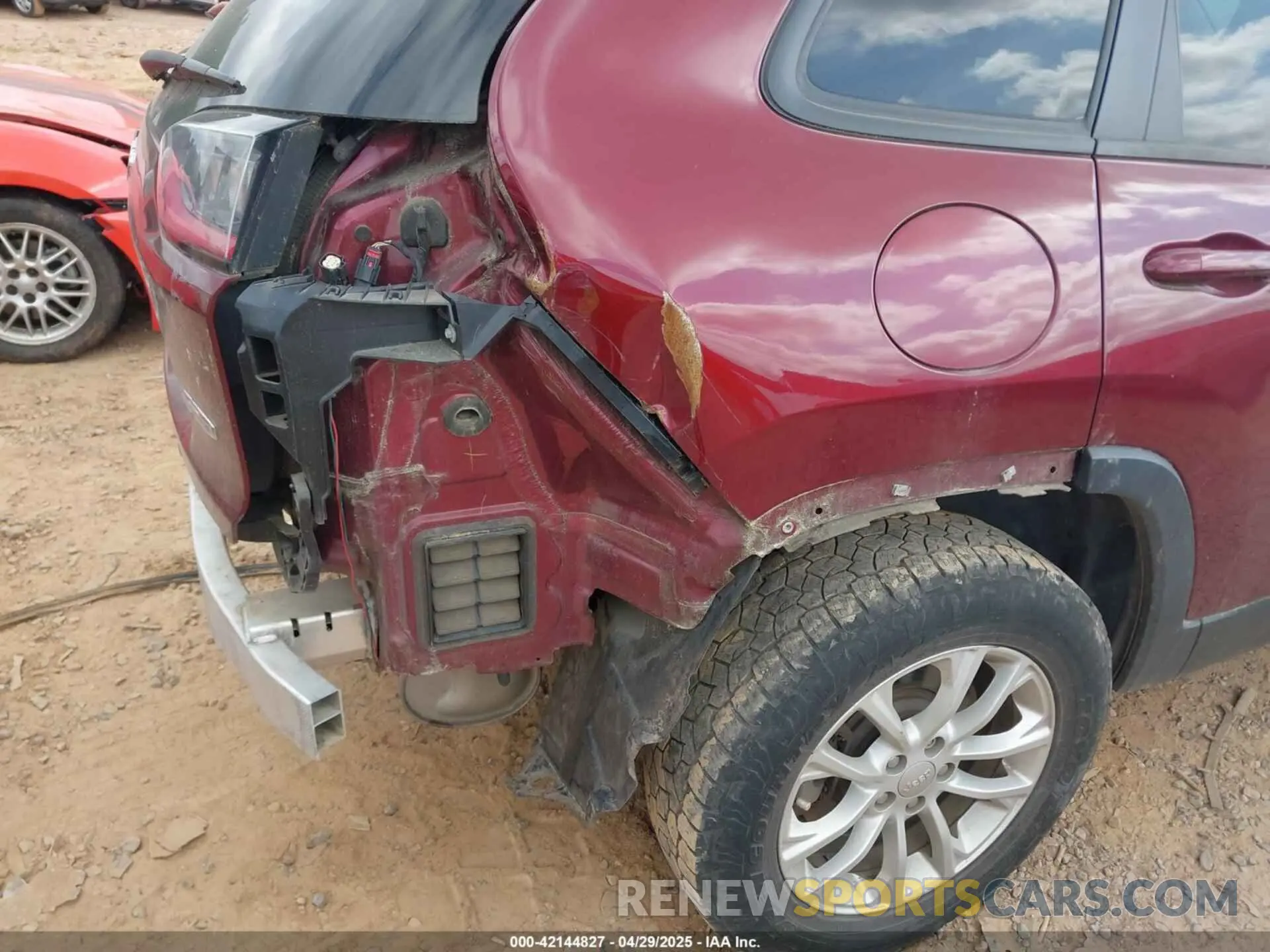 17 fotografías del automóvil dañado 1C4PJMCB7LD575600 JEEP CHEROKEE 2020