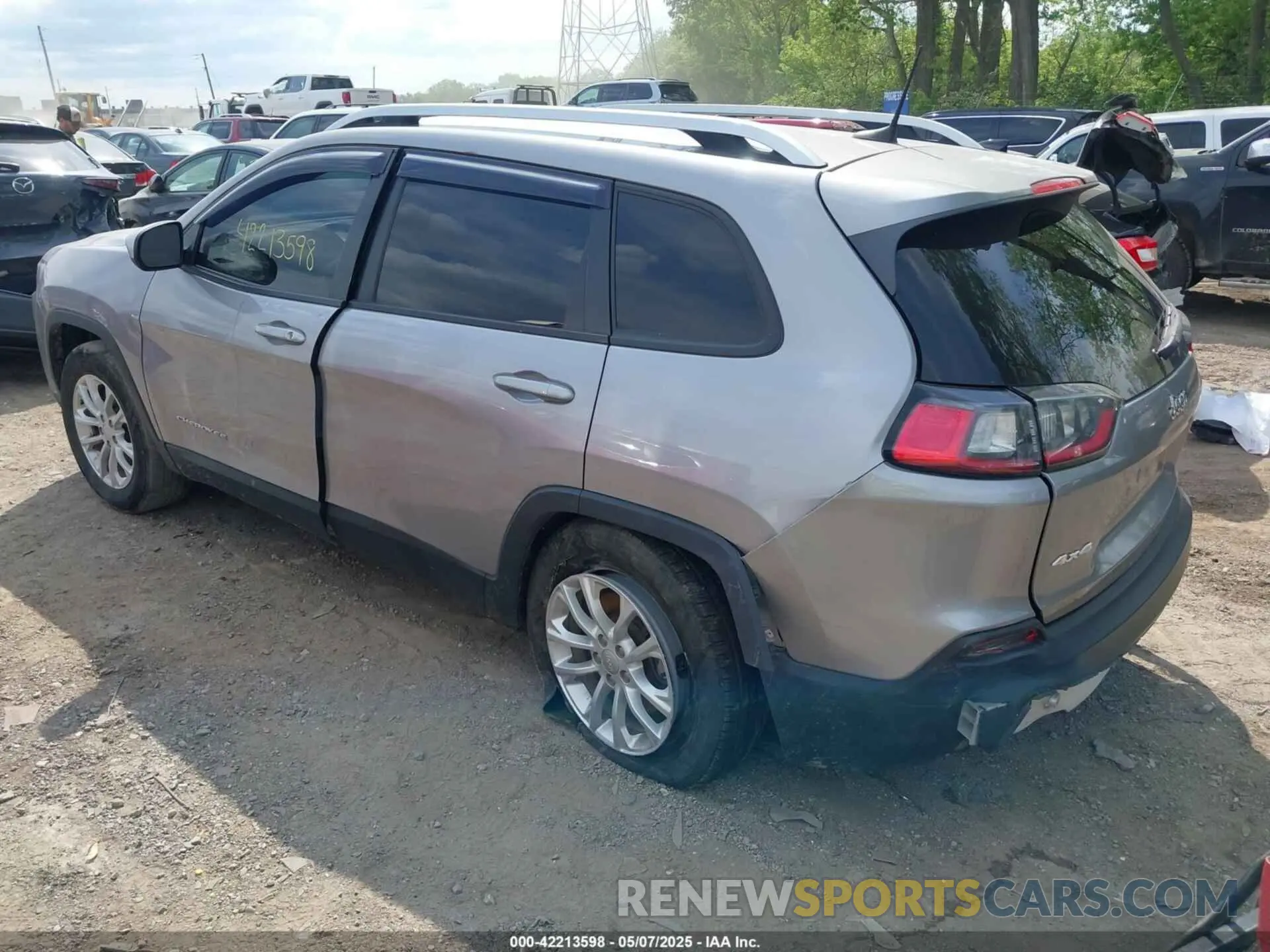 3 fotografías del automóvil dañado 1C4PJMCB8LD520203 JEEP CHEROKEE 2020