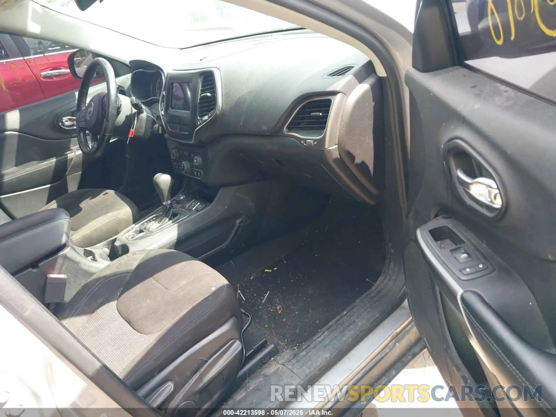 5 fotografías del automóvil dañado 1C4PJMCB8LD520203 JEEP CHEROKEE 2020