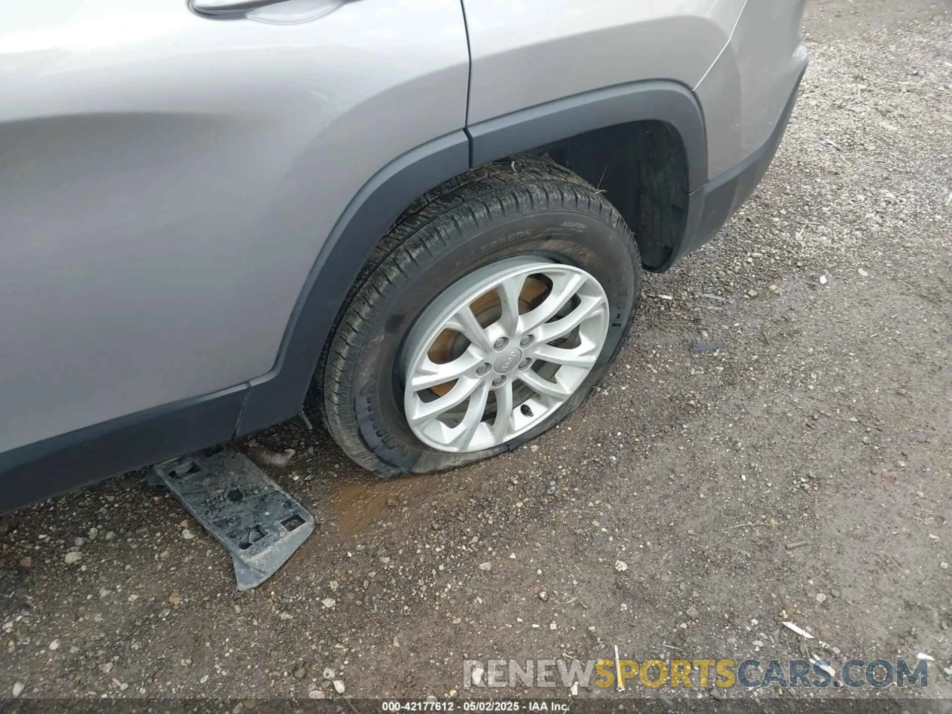 19 fotografías del automóvil dañado 1C4PJMCB9LD546714 JEEP CHEROKEE 2020