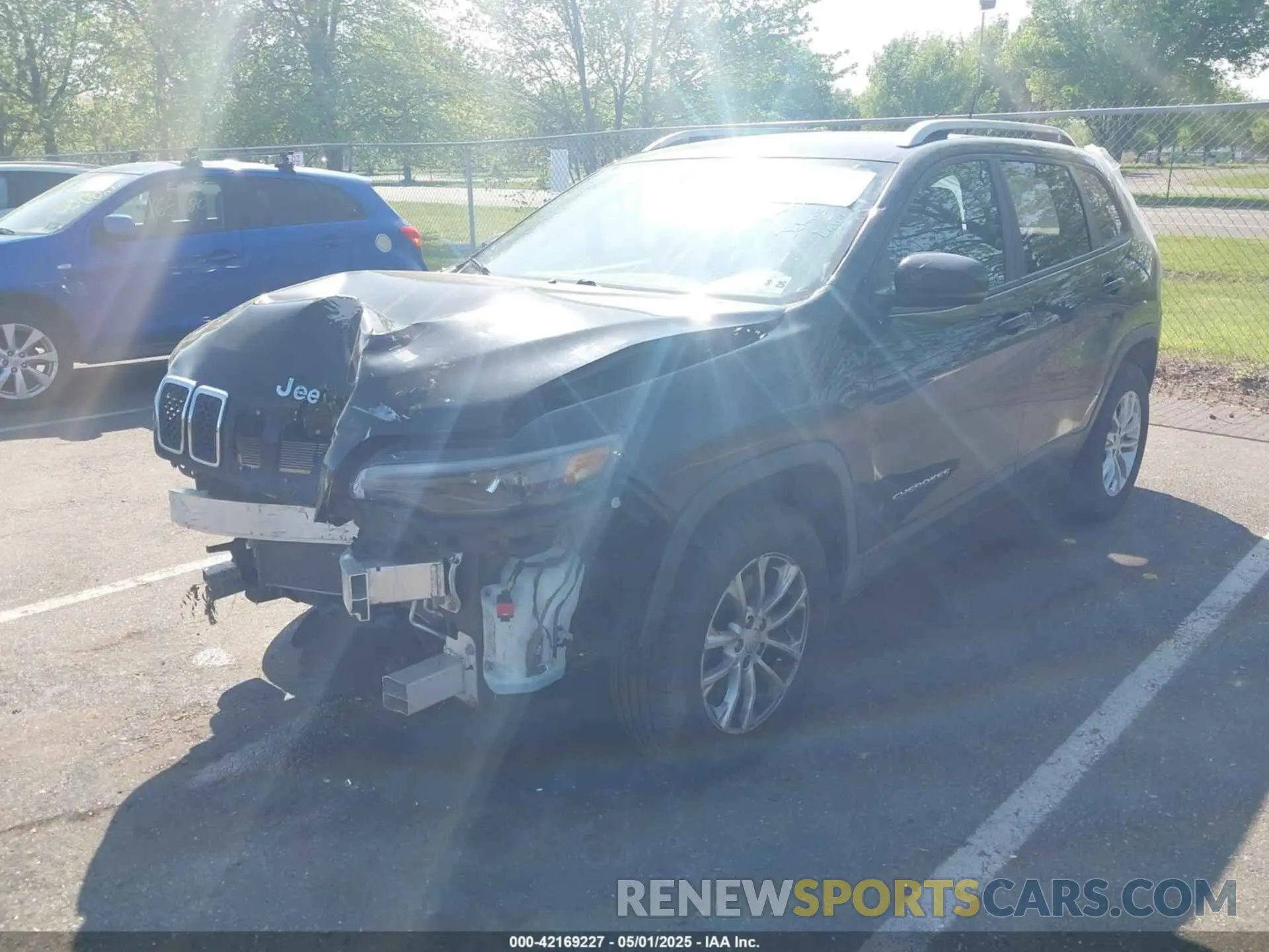 2 fotografías del automóvil dañado 1C4PJMCX4LD565781 JEEP CHEROKEE 2020