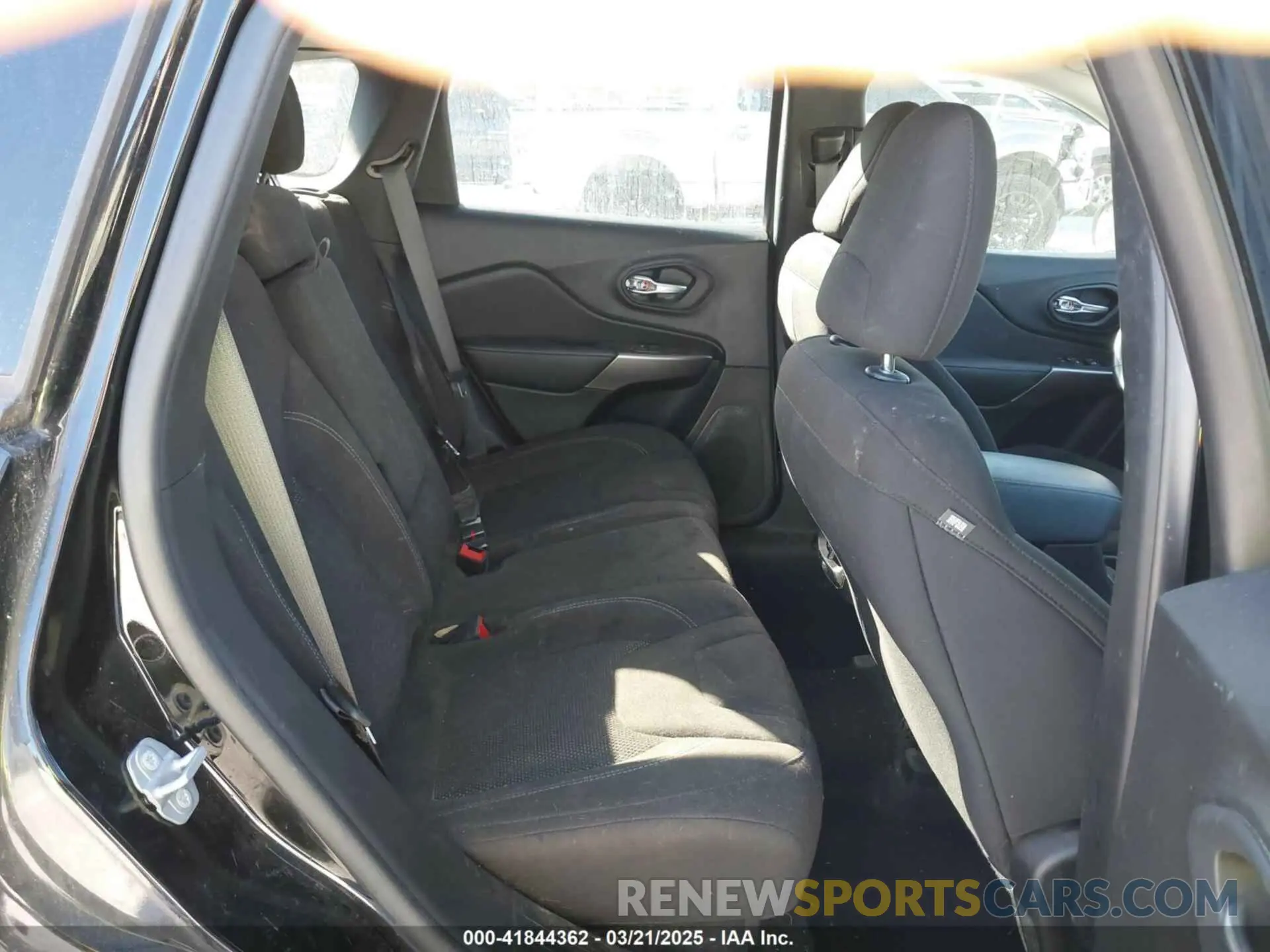8 fotografías del automóvil dañado 1C4PJLCB4MD227099 JEEP CHEROKEE 2021