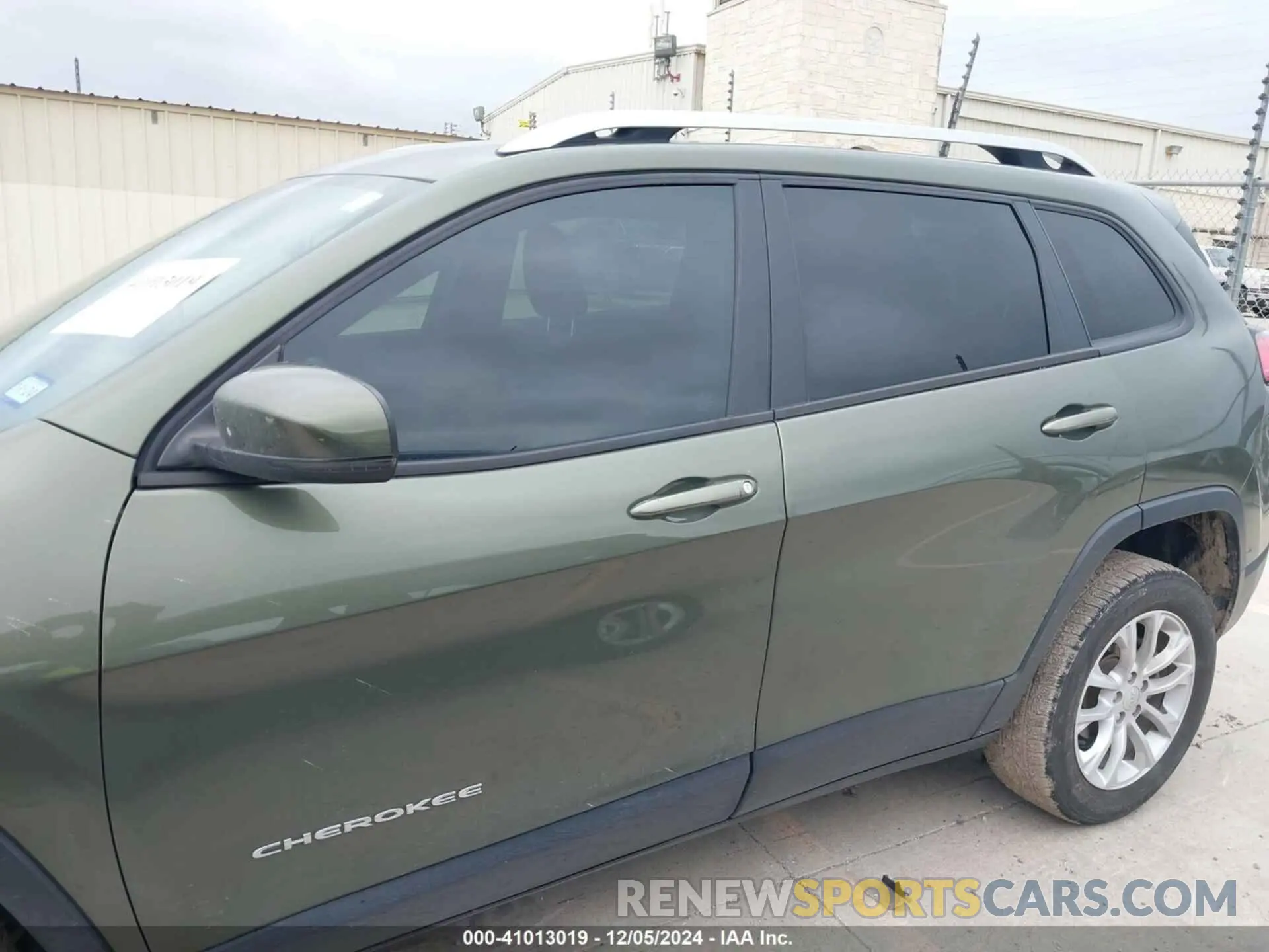 15 fotografías del automóvil dañado 1C4PJLCB6MD156200 JEEP CHEROKEE 2021