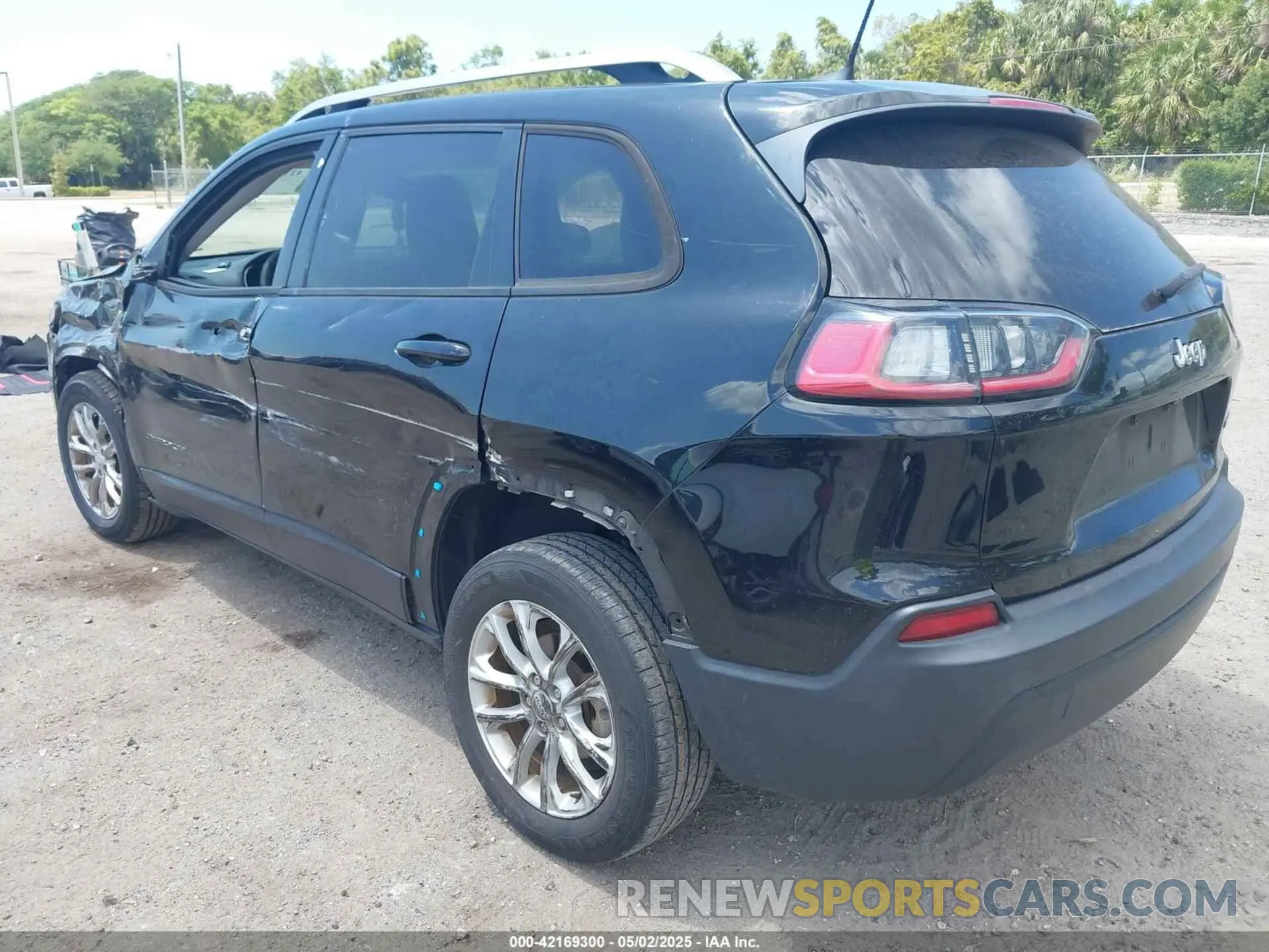 3 fotografías del automóvil dañado 1C4PJLCB6MD203810 JEEP CHEROKEE 2021