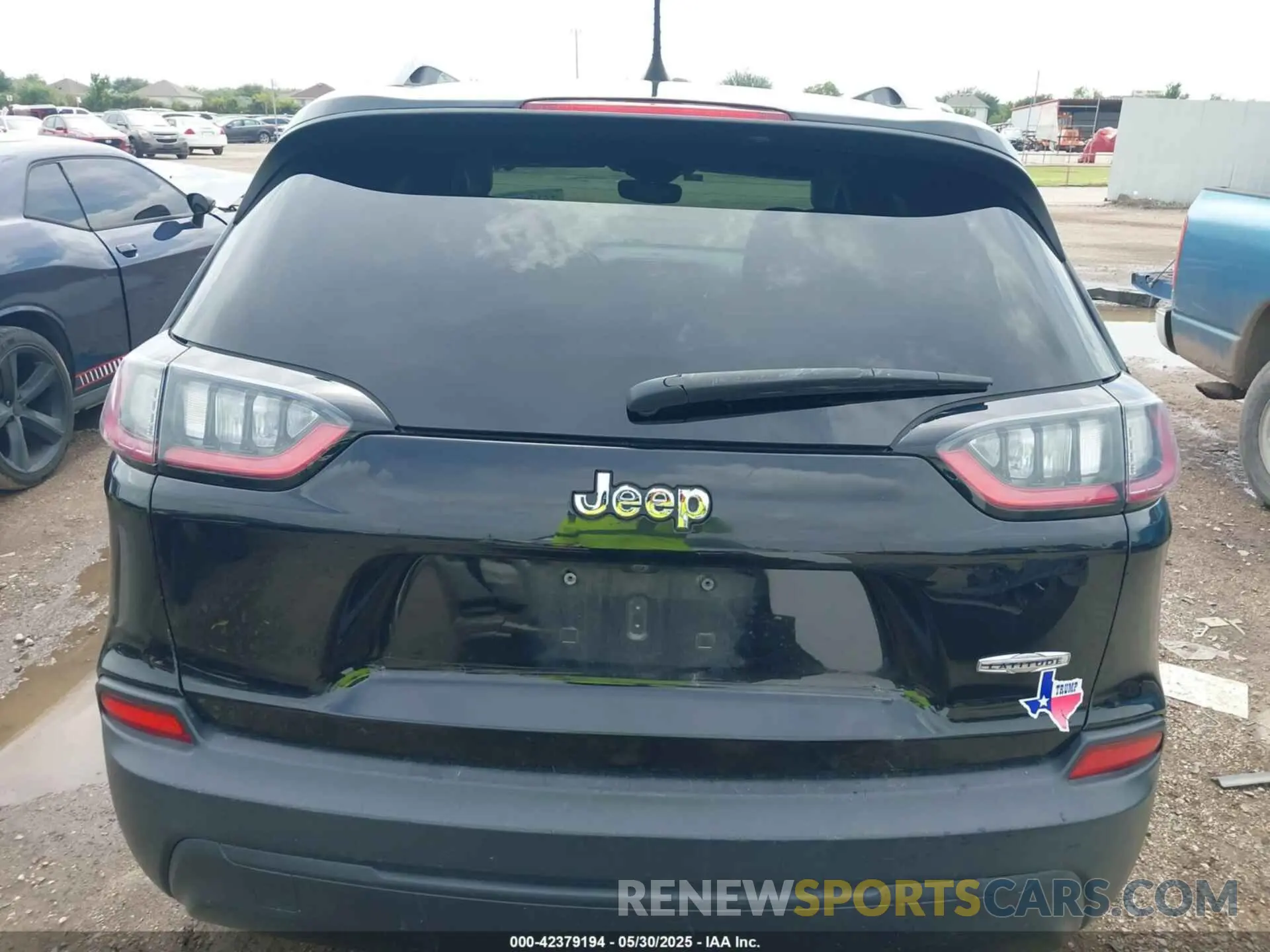 17 fotografías del automóvil dañado 1C4PJLCB8MD116023 JEEP CHEROKEE 2021