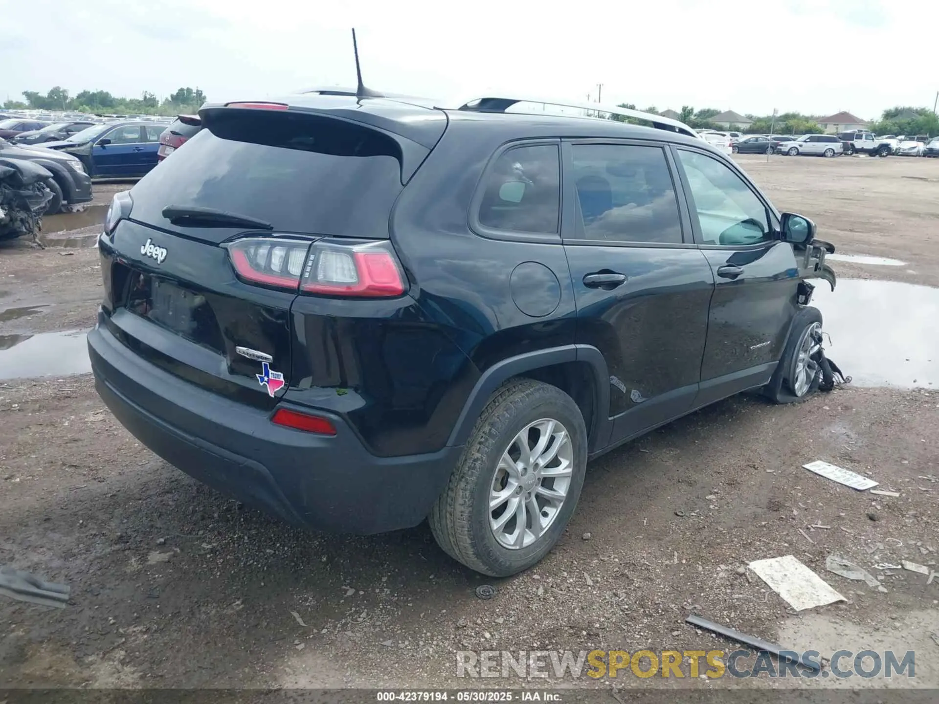 4 fotografías del automóvil dañado 1C4PJLCB8MD116023 JEEP CHEROKEE 2021