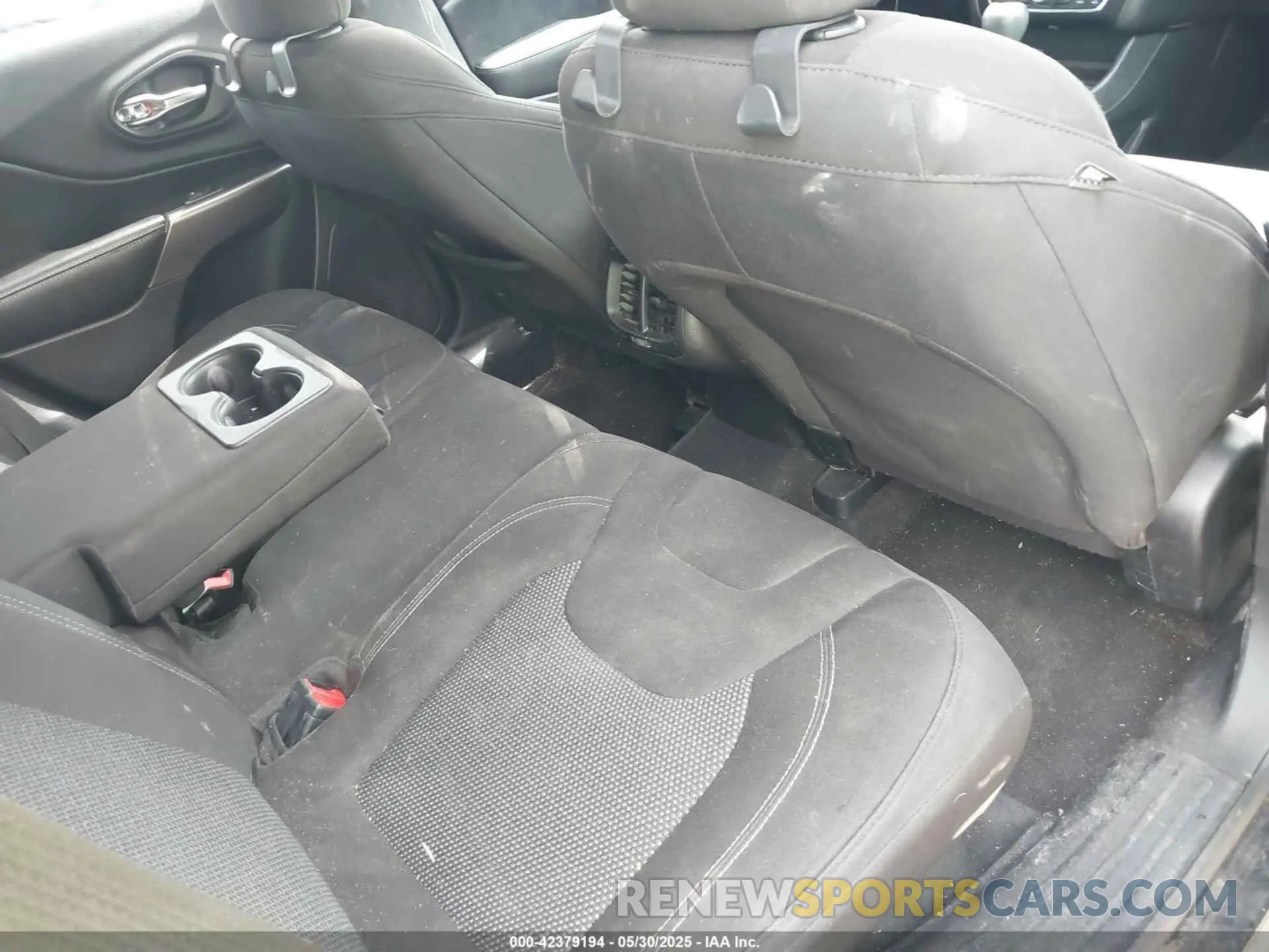 8 fotografías del automóvil dañado 1C4PJLCB8MD116023 JEEP CHEROKEE 2021