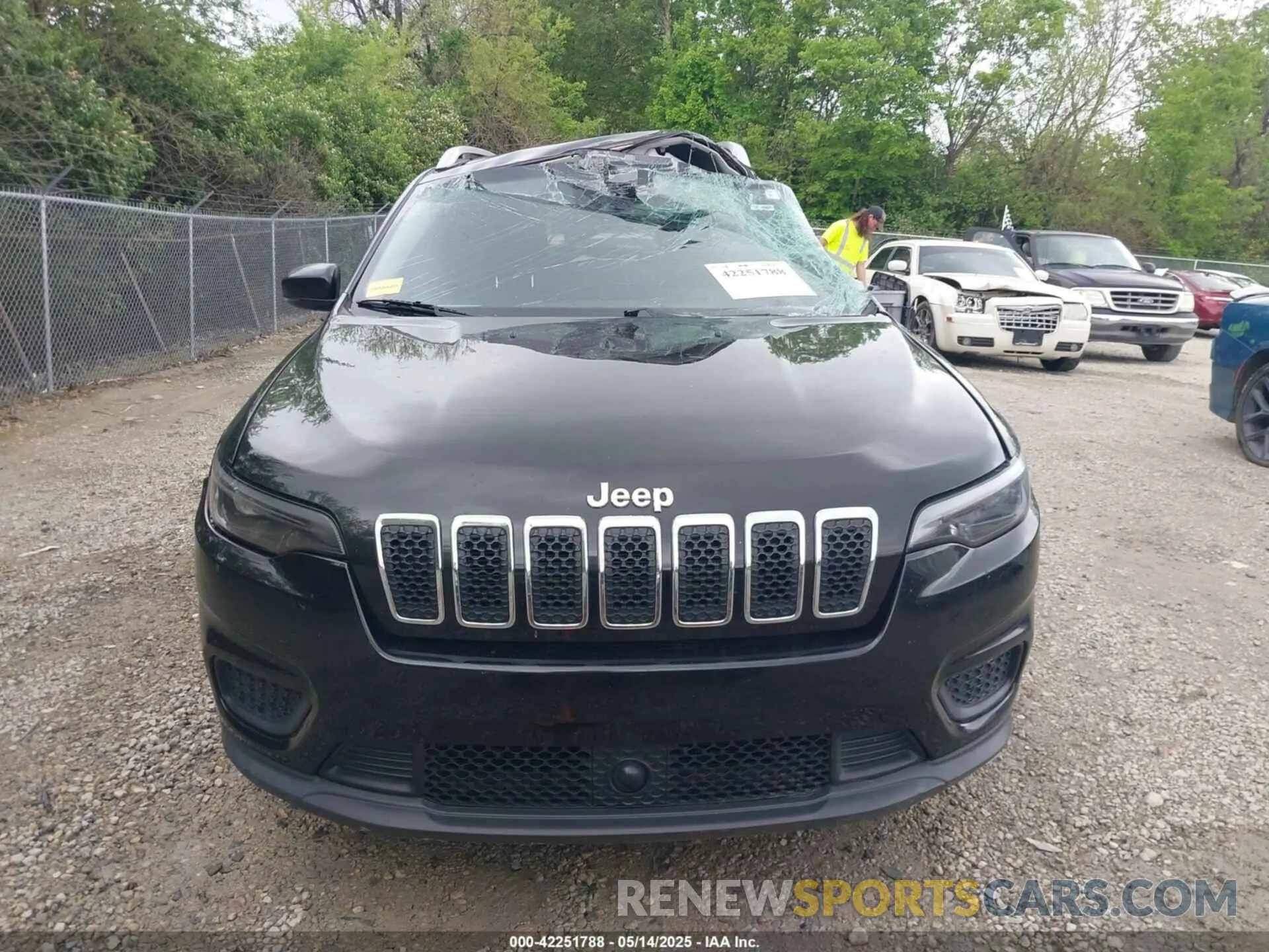12 fotografías del automóvil dañado 1C4PJLCB9MD125782 JEEP CHEROKEE 2021