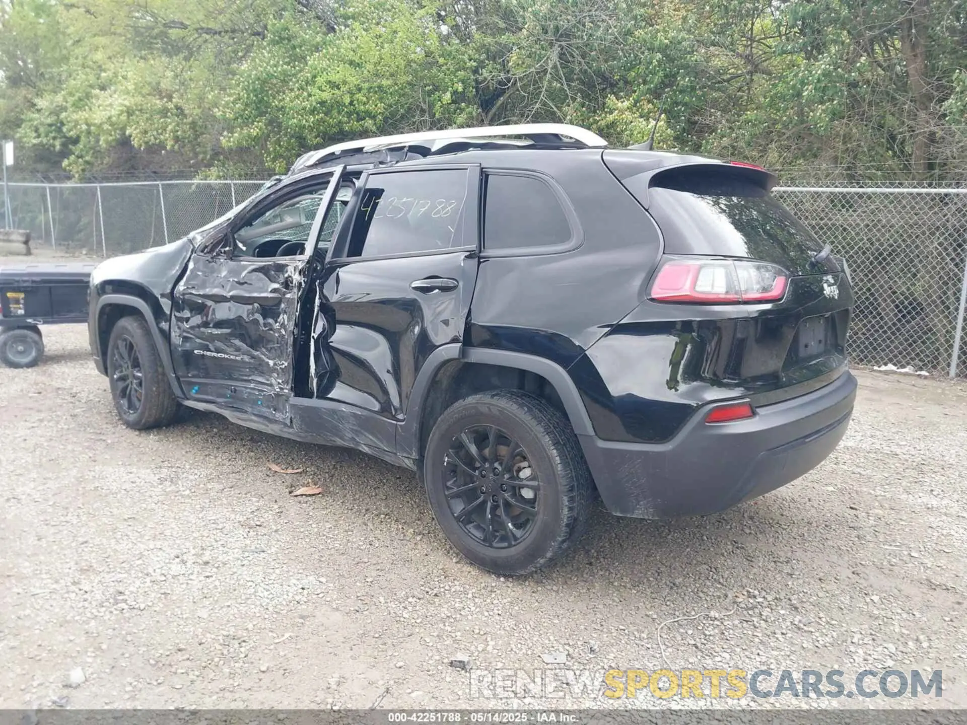 3 fotografías del automóvil dañado 1C4PJLCB9MD125782 JEEP CHEROKEE 2021