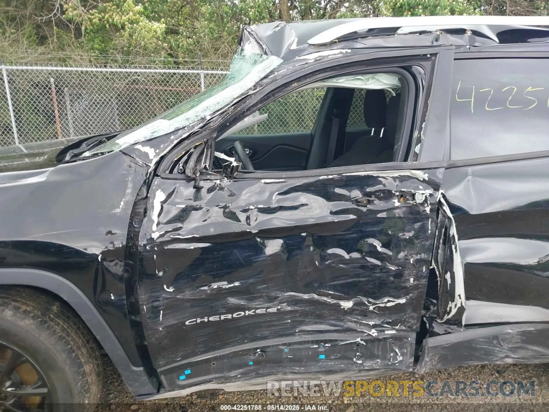 6 fotografías del automóvil dañado 1C4PJLCB9MD125782 JEEP CHEROKEE 2021