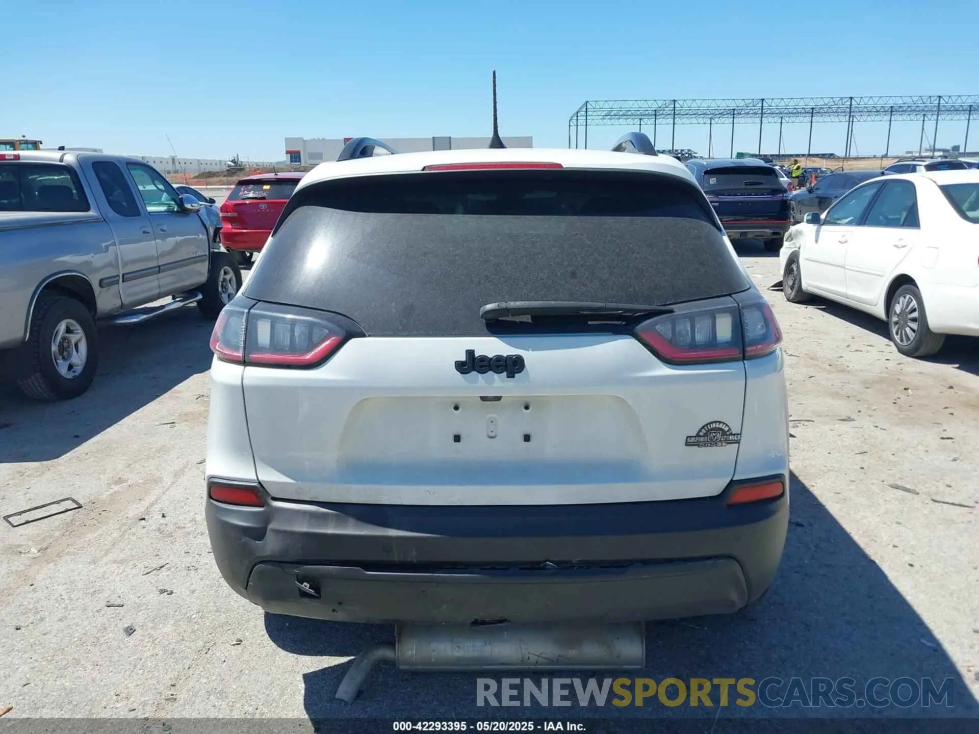 16 fotografías del automóvil dañado 1C4PJLLB0MD114041 JEEP CHEROKEE 2021