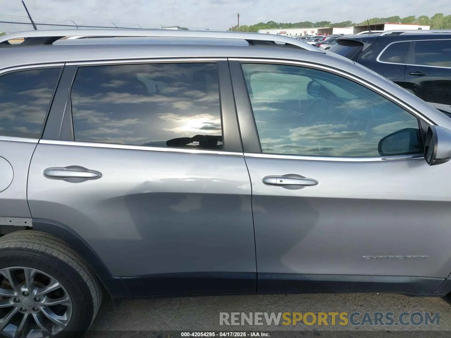 13 fotografías del automóvil dañado 1C4PJLLB0MD200305 JEEP CHEROKEE 2021