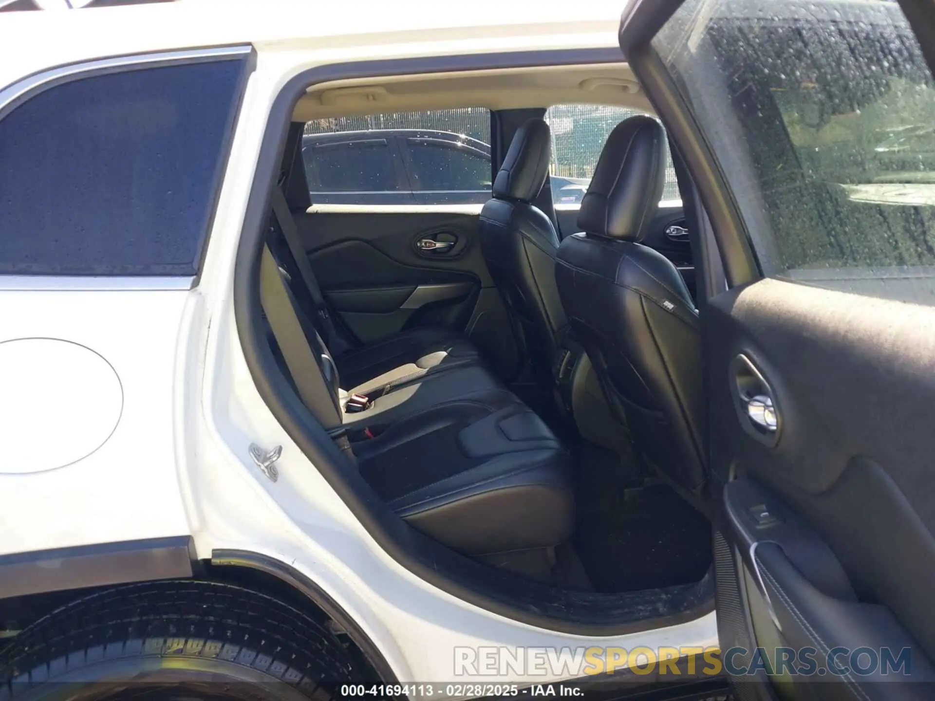 8 fotografías del automóvil dañado 1C4PJLLBXMD164087 JEEP CHEROKEE 2021