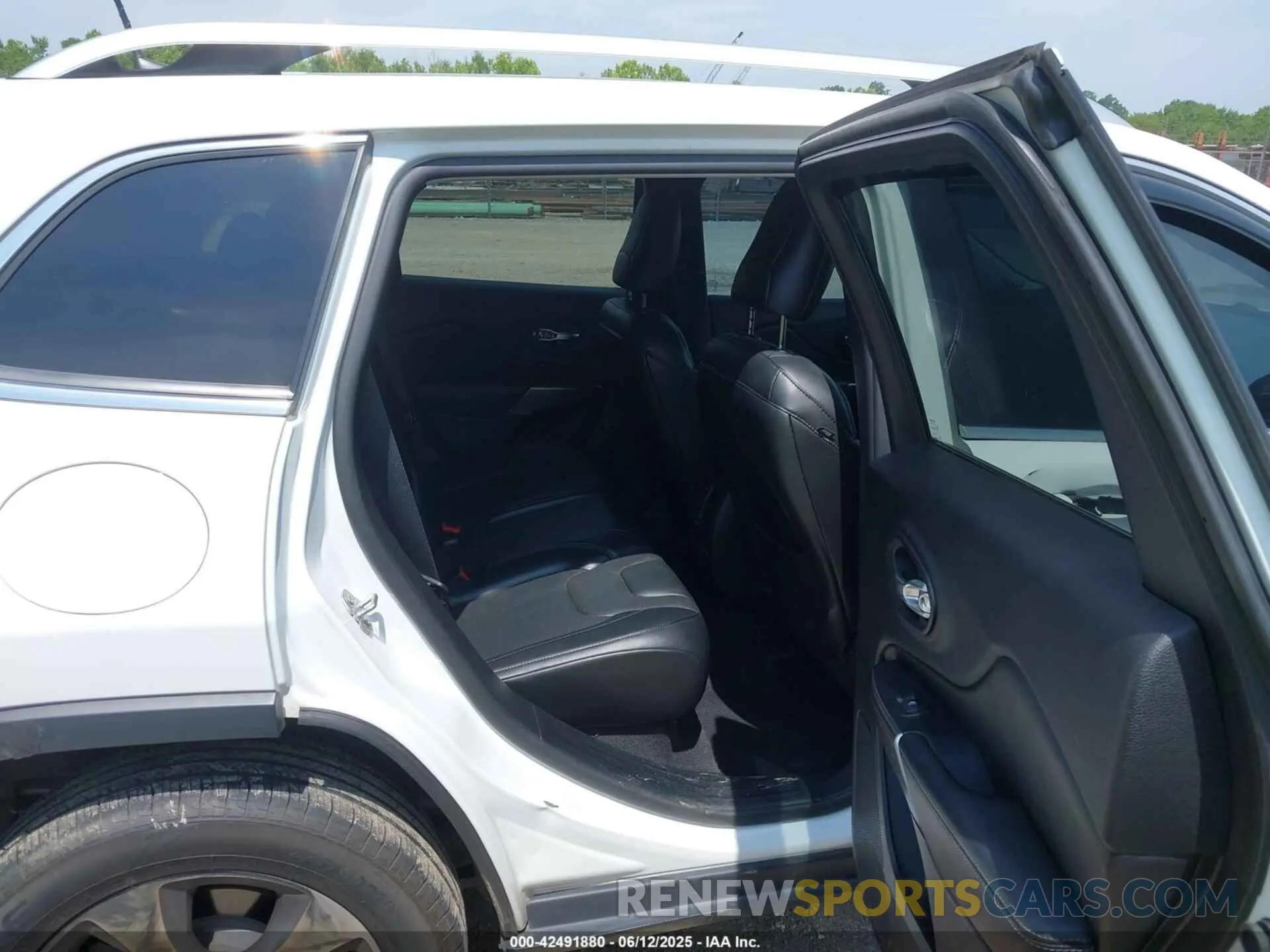 8 fotografías del automóvil dañado 1C4PJMDN3MD114680 JEEP CHEROKEE 2021