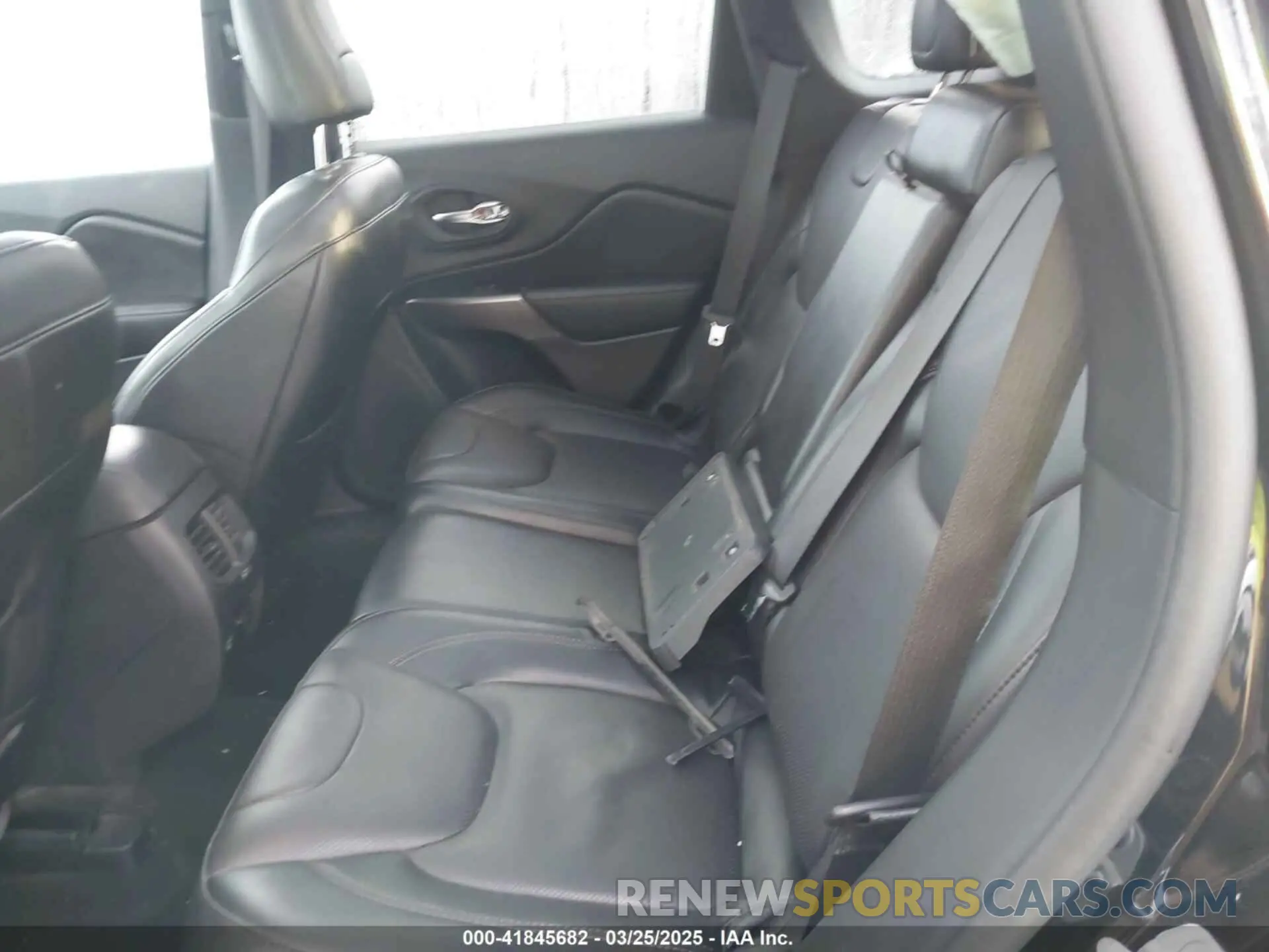 8 fotografías del automóvil dañado 1C4PJMDX2MD131603 JEEP CHEROKEE 2021