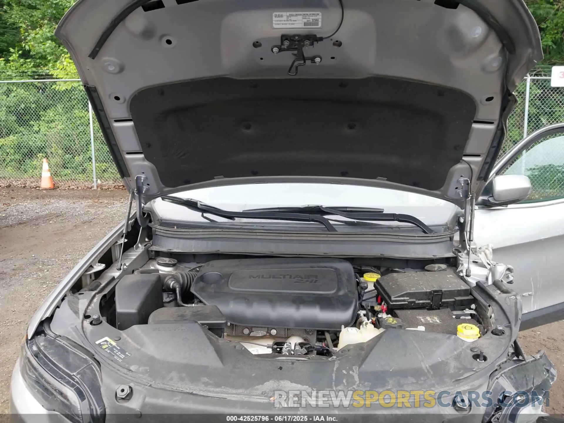 10 fotografías del automóvil dañado 1C4PJMLB2MD242531 JEEP CHEROKEE 2021